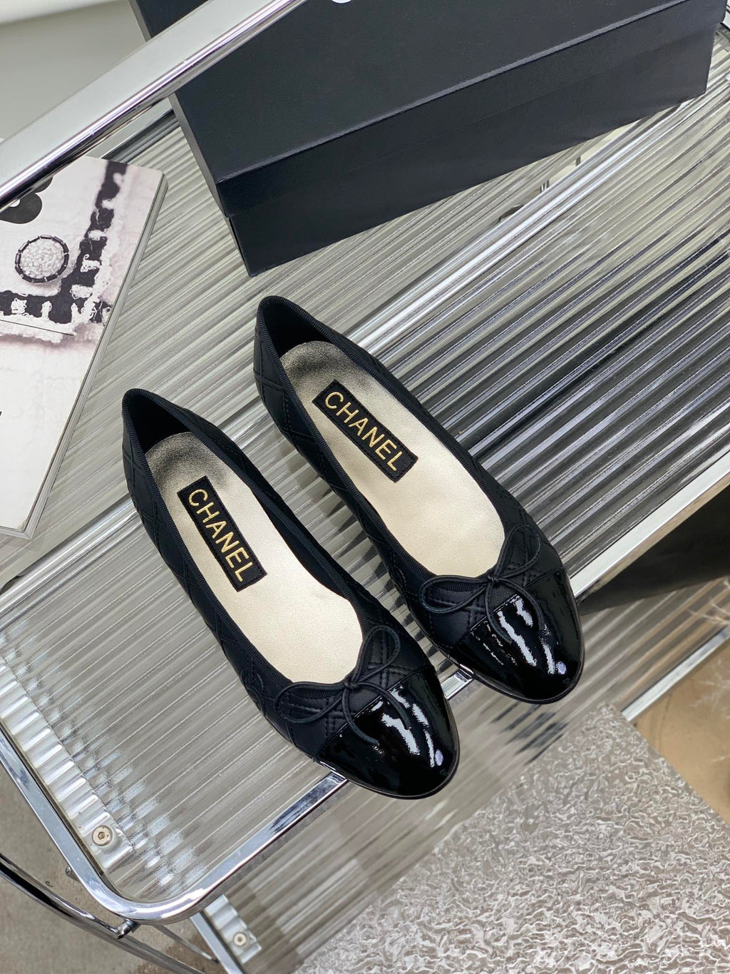 BALLET FLAT GLOSSY BLACK LAMBSKIN