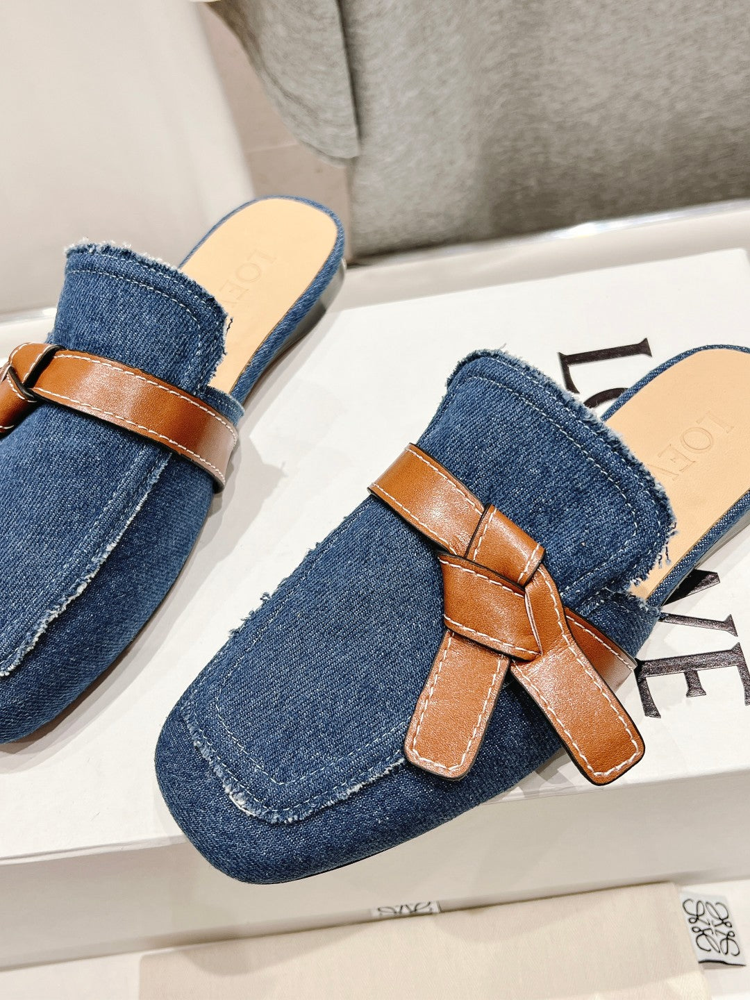 LW GATE BELTED MULE AEGEAN DENIM