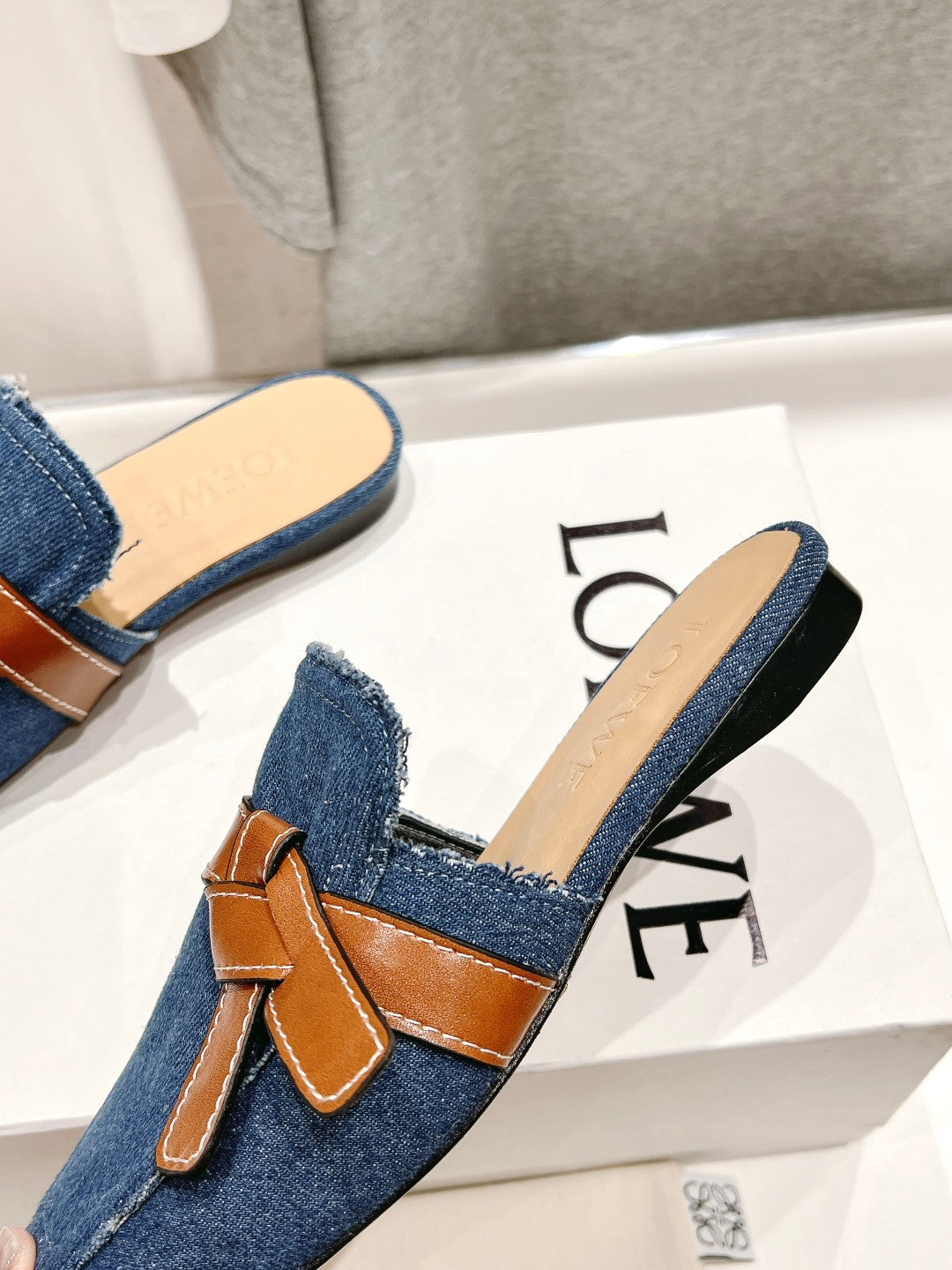 LW GATE BELTED MULE AEGEAN DENIM