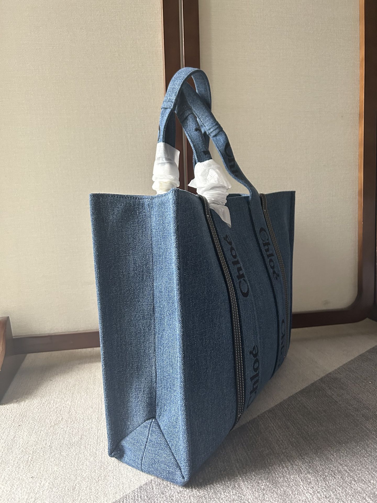 LAGRE WOODY TOTE BAG 45 IN BLUE DENIM BLACK CALFSKIN