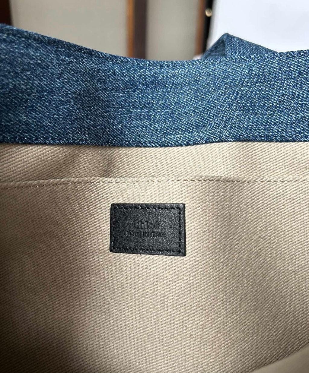 MEDIUM WOODY TOTE BAG 37 IN BLUE DENIM BLACK CALFSKIN