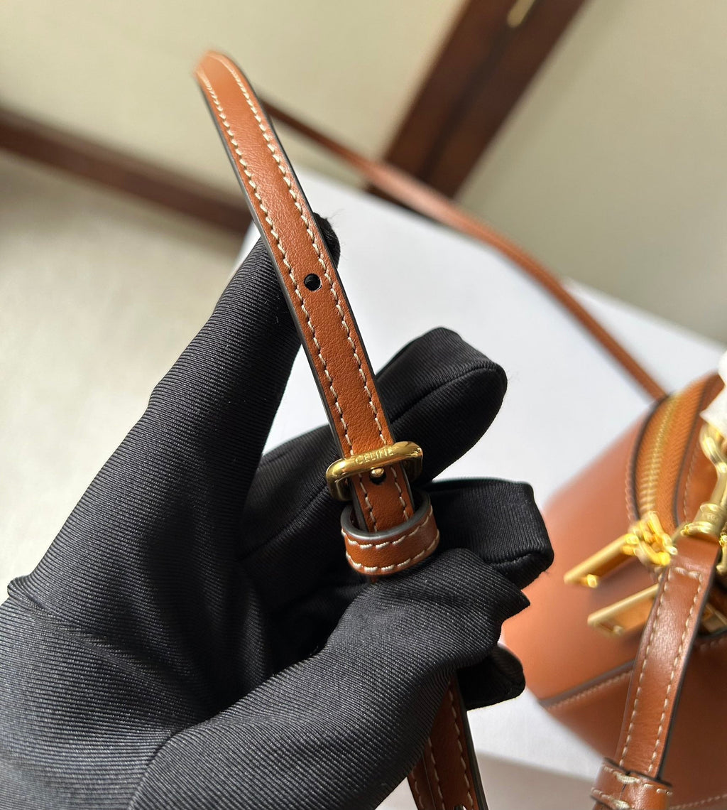 MINI VANITY CASE CUIR TRIOMPHE 9 IN BRONZE BROWN SMOOTH CALFSKIN