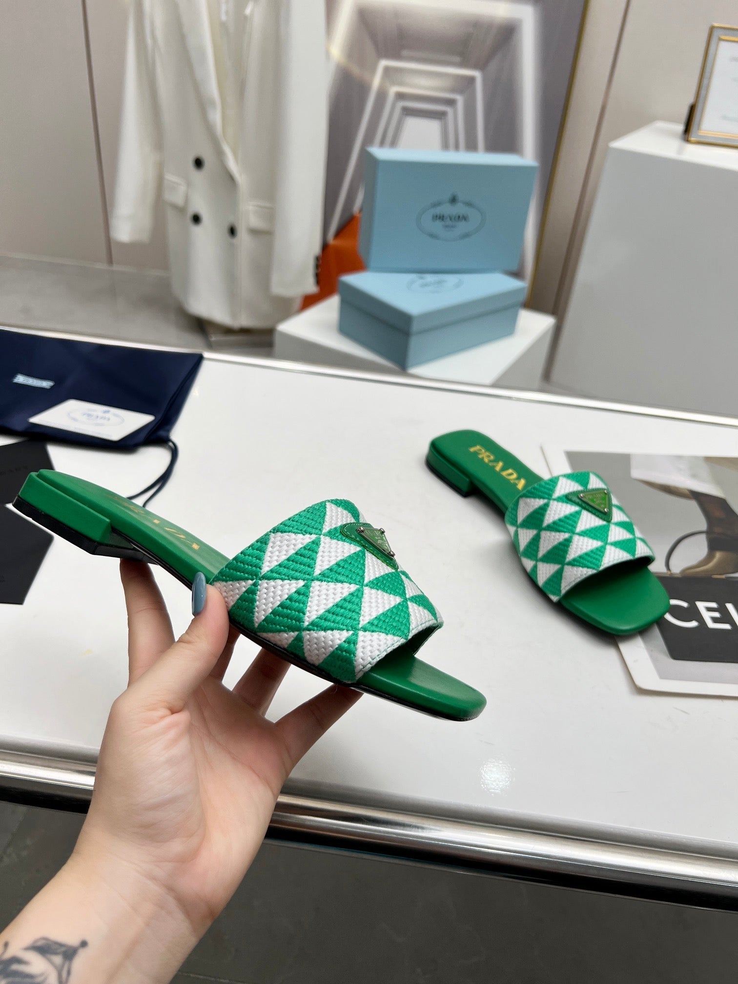 PRA EMBROIDERED SLIDES FLAT GREEN FABRIC