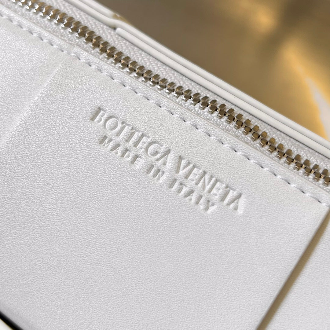 SMALL CYLINDER CASSETTE 21 IN WHITE CALFSKIN