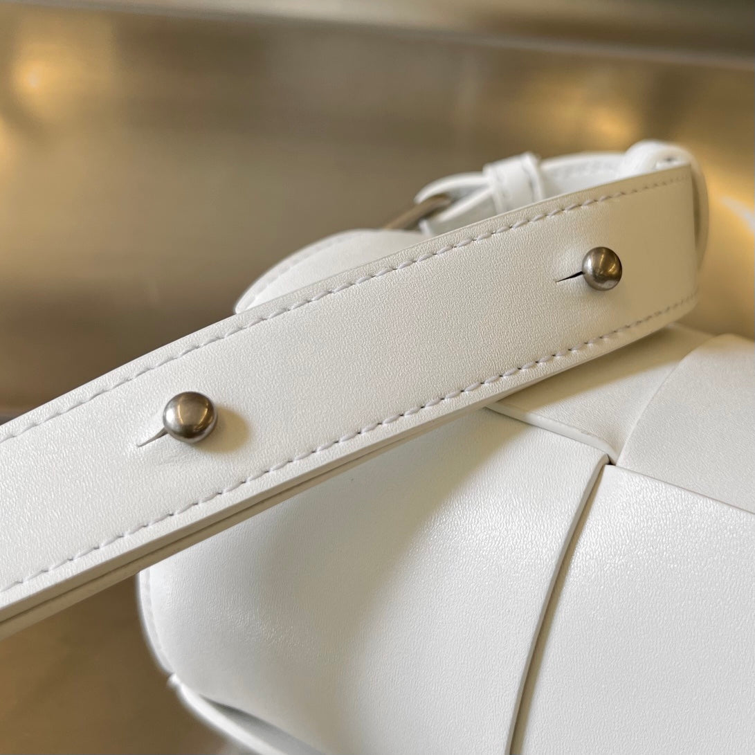 SMALL CYLINDER CASSETTE 21 IN WHITE CALFSKIN