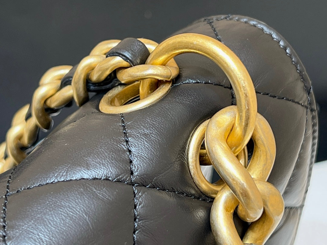 25S CHANEL MEDIUM FLAP BAG 25 IN BLACK CALFSKIN GOLD HARDWARE