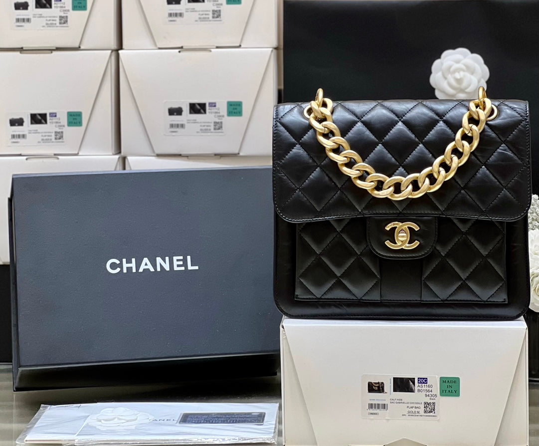 25S CHANEL MEDIUM FLAP BAG 25 IN BLACK CALFSKIN GOLD HARDWARE