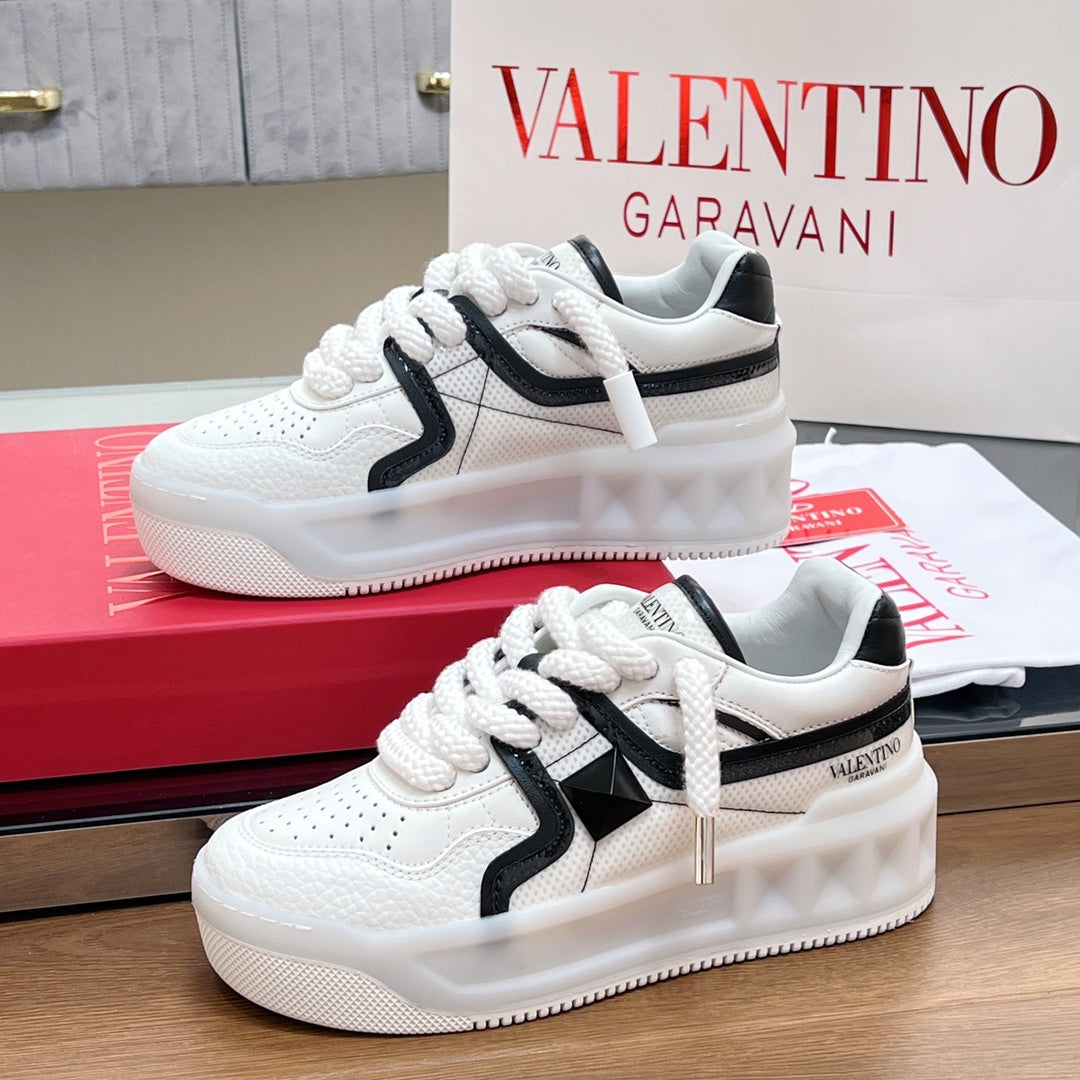 VALENTINO 25S GARAVANI ONE STUD XL PLATFORM SNEAKERS IN WHITE LAMBSKIN AND MESH FABRIC