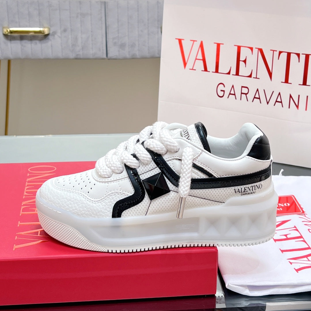 VALENTINO 25S GARAVANI ONE STUD XL PLATFORM SNEAKERS IN WHITE LAMBSKIN AND MESH FABRIC