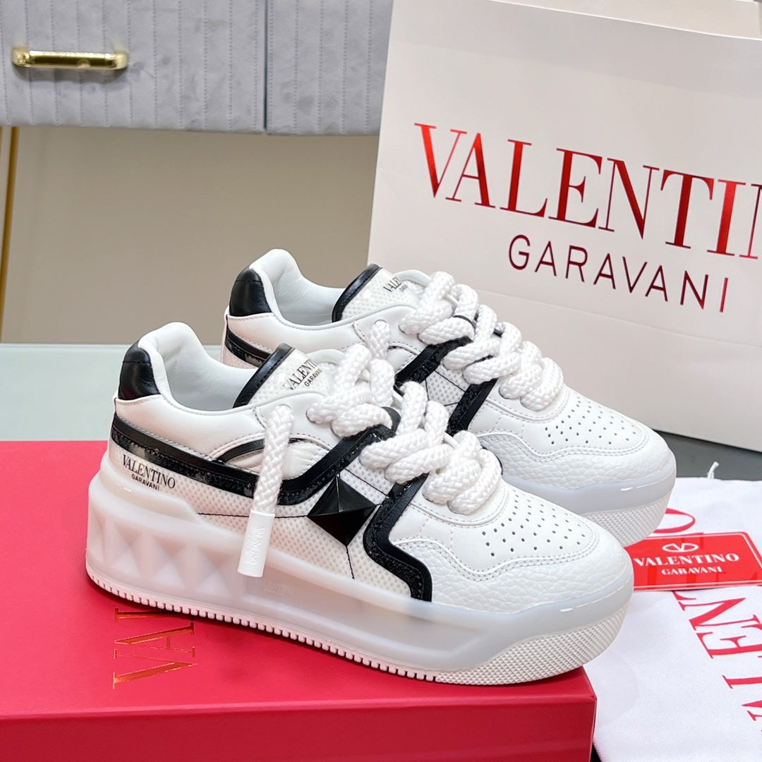 VALENTINO 25S GARAVANI ONE STUD XL PLATFORM SNEAKERS IN WHITE LAMBSKIN AND MESH FABRIC