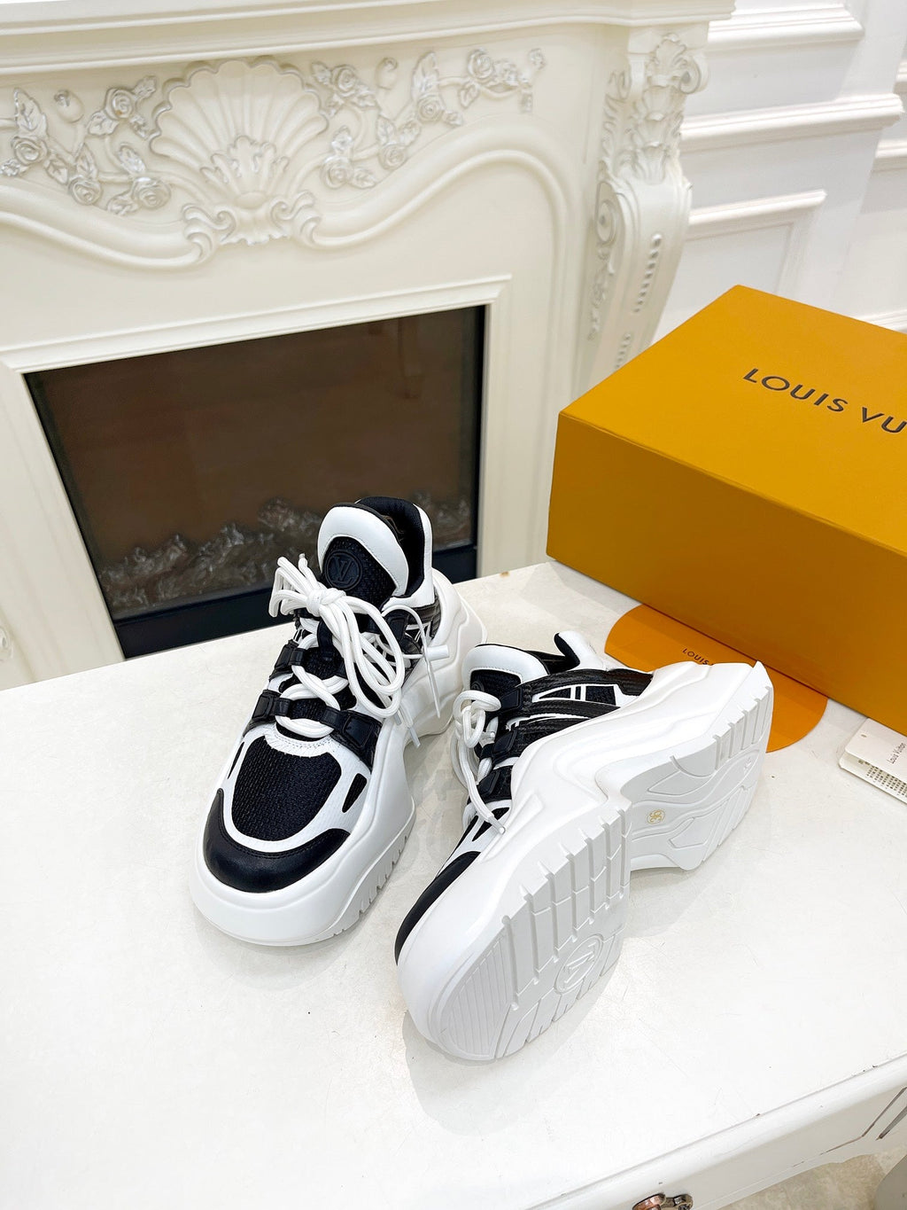 LV ARCHLIGHT 2.0 PLATFORM SNEAKER IN WHITE MIX BLACK MIX OF MATERIALS