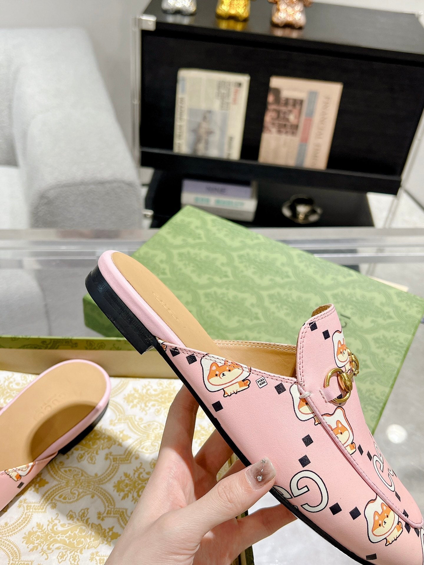 HORSEBIT SLIPPER MULE WITH CUTE CAT PRINT IN LIGHT PINK CALFSKIN