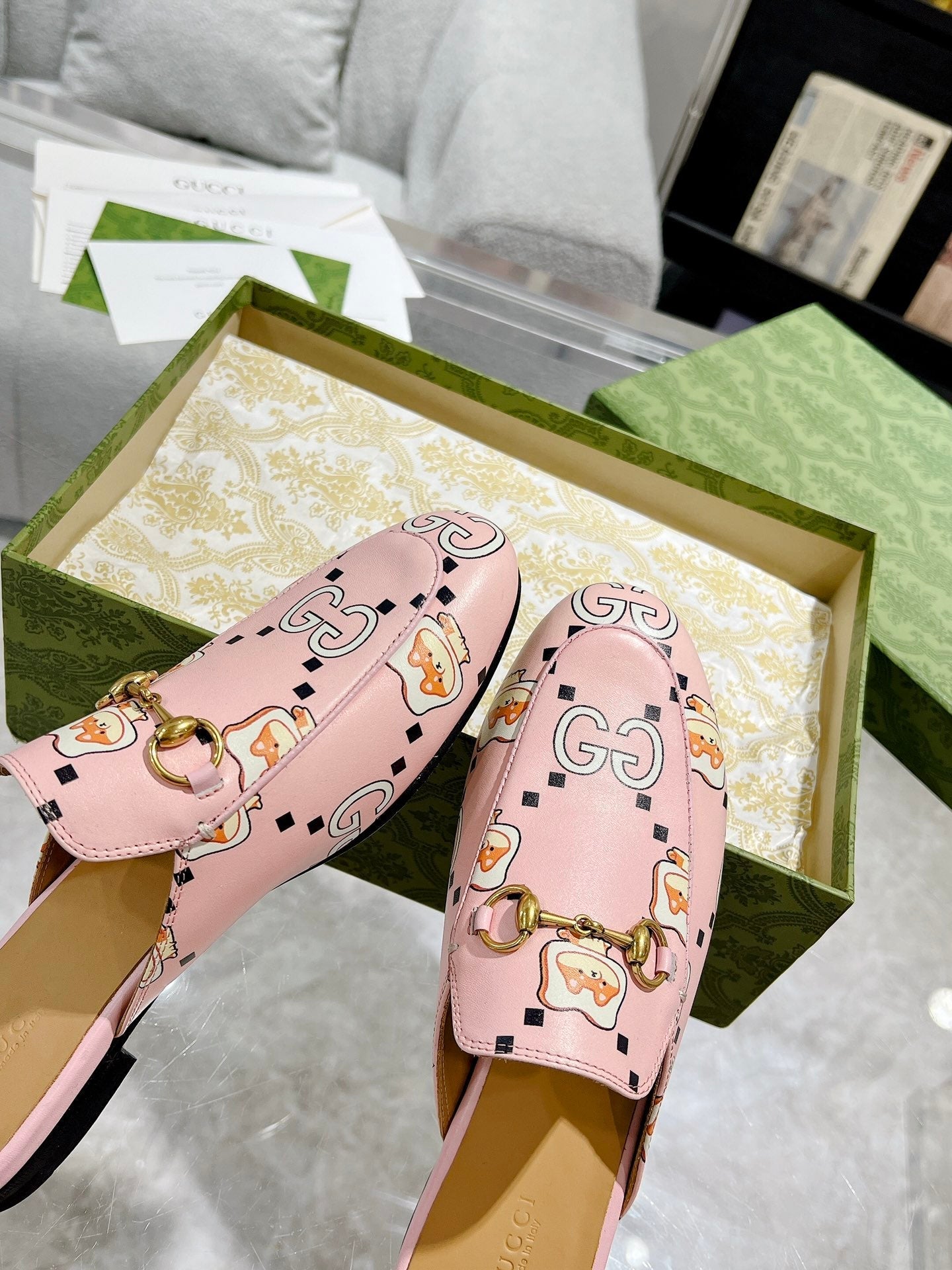 HORSEBIT SLIPPER MULE WITH CUTE CAT PRINT IN LIGHT PINK CALFSKIN