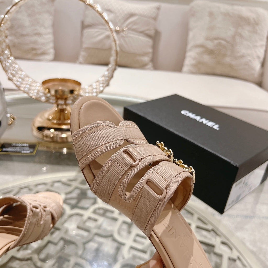 Double C  Xiaoxiang Chain Fabric Head Chunky High Heel Cream Lambskin