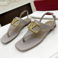 THONG SANDALS IN THISTLE PURPLE CALFSKIN WITH GOLD LOGO