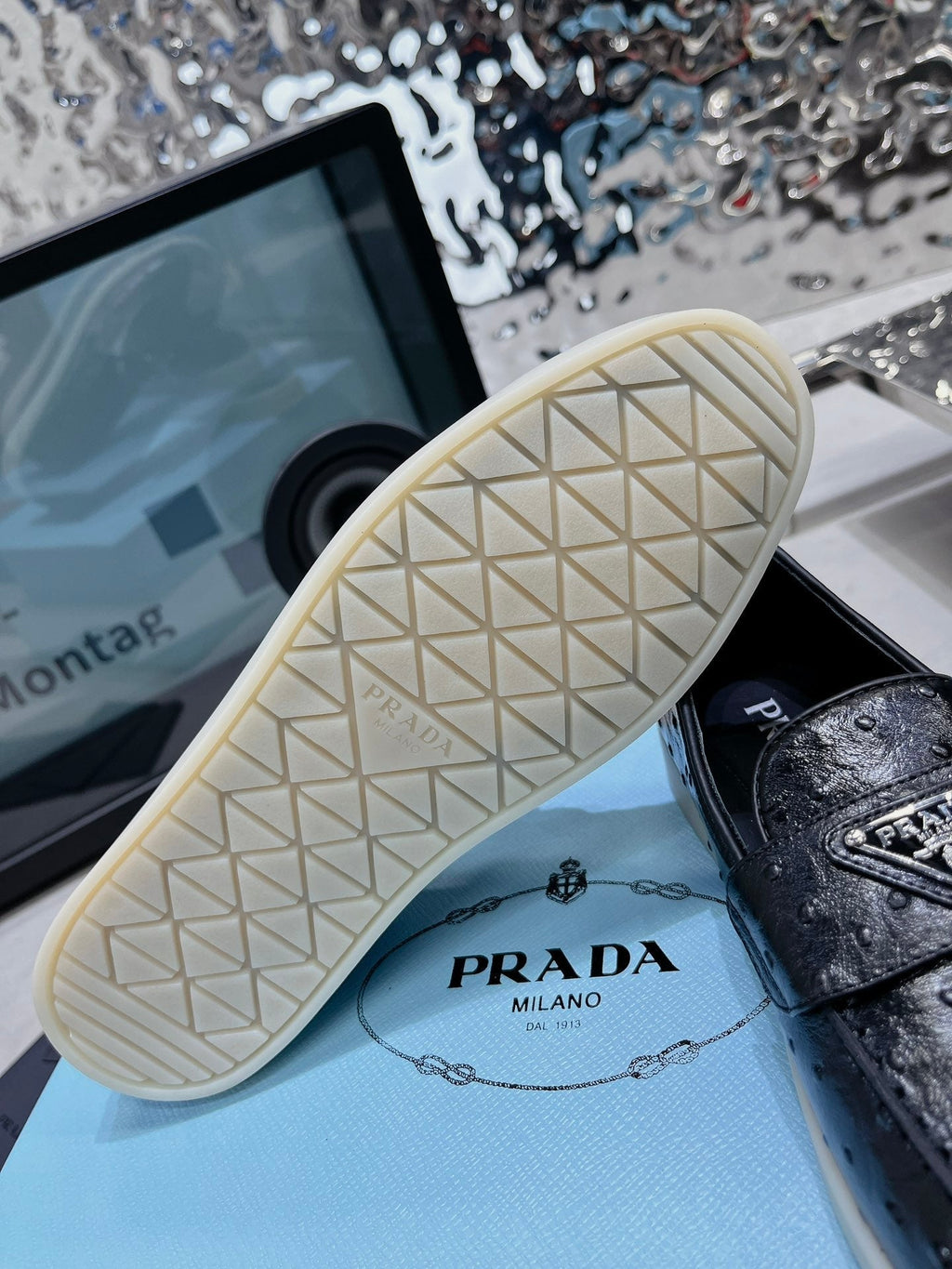 PRA OSTRICH PATTERN LOAFERS BLACK CALFSKIN