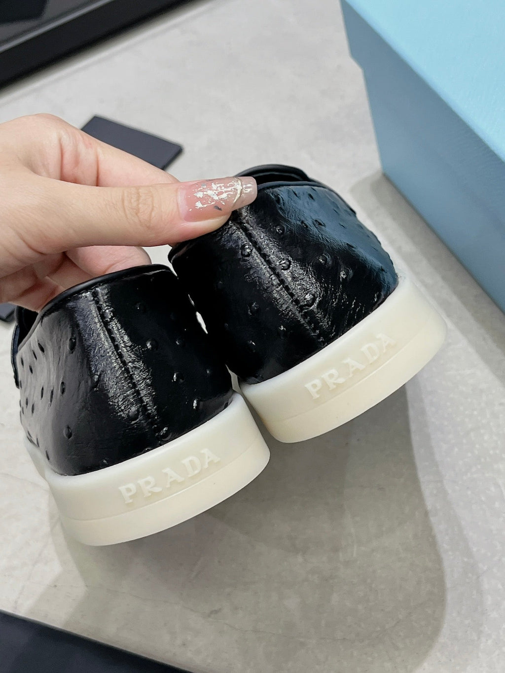 PRA OSTRICH PATTERN LOAFERS BLACK CALFSKIN