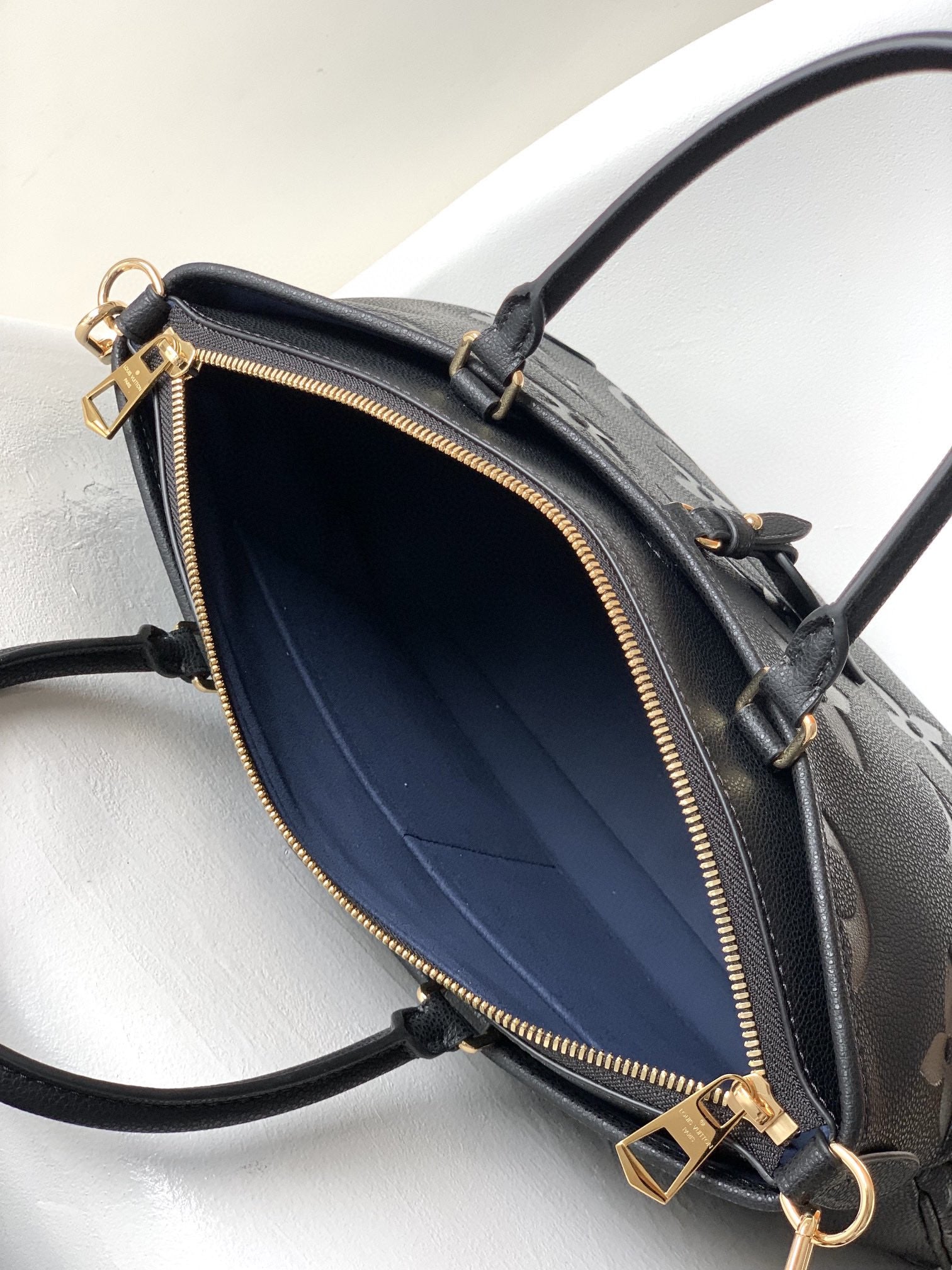 LV 25S TRIANON MM BAG 36 IN BLACK CALFSKIN GOLD HARDWARE