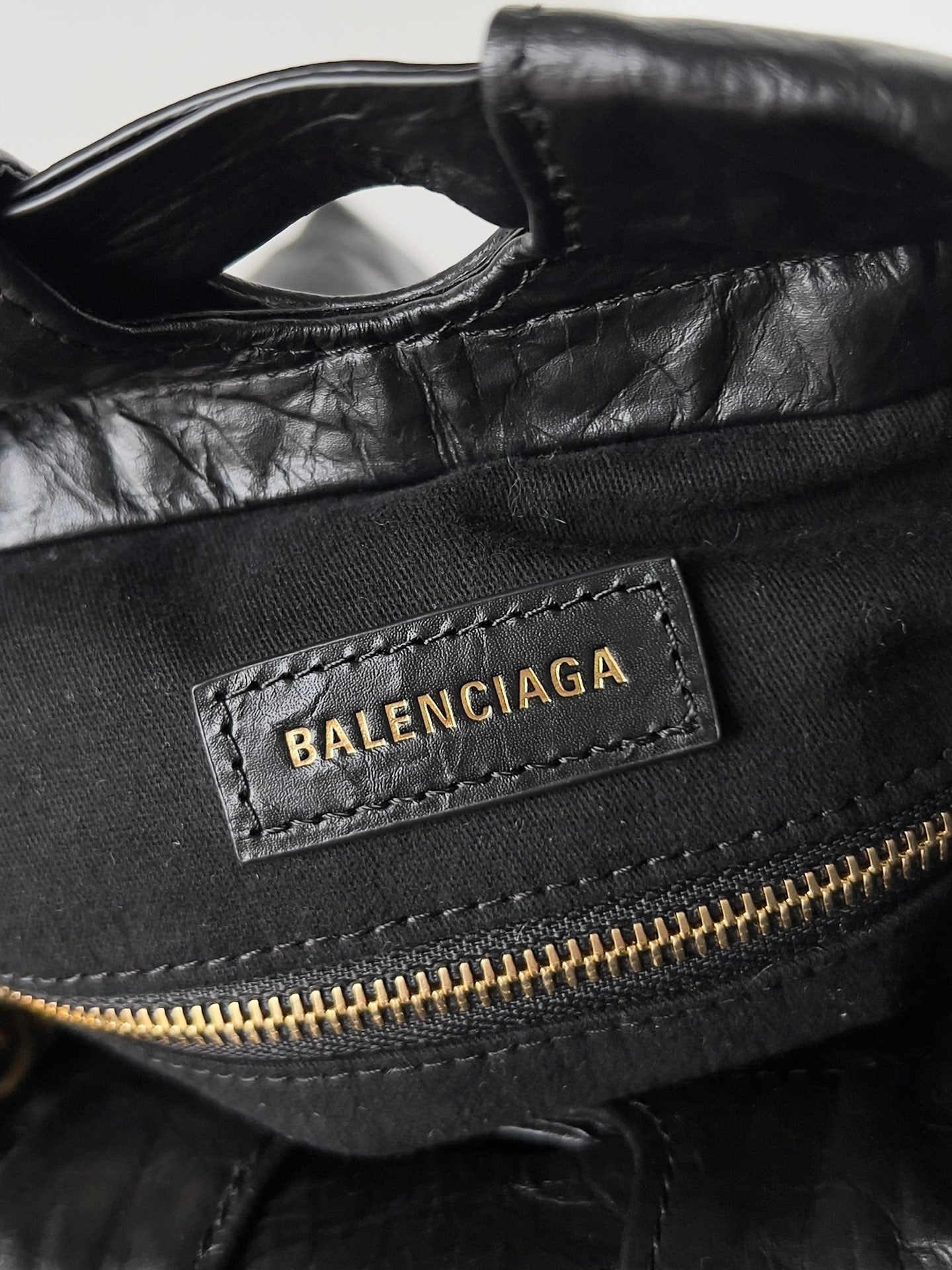 CRUSH SMALL TOTE BAG 26 IN BLACK CRUSHED CALFSKIN GOLD HARDWARE