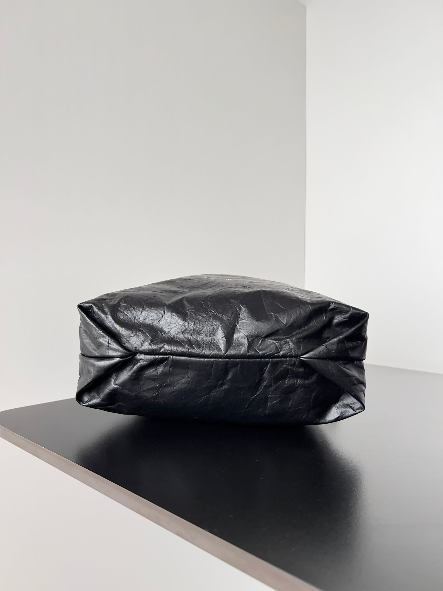 CRUSH SMALL TOTE BAG 26 IN BLACK CRUSHED CALFSKIN GOLD HARDWARE