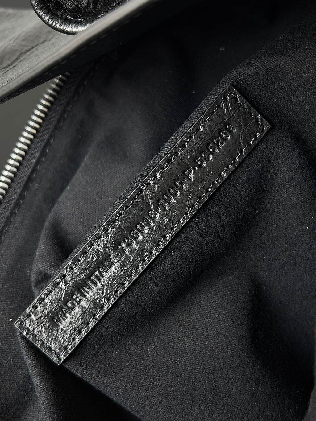 SUPERBUSY LARGE SLING BAG 42 IN BLACK LAMBSKIN