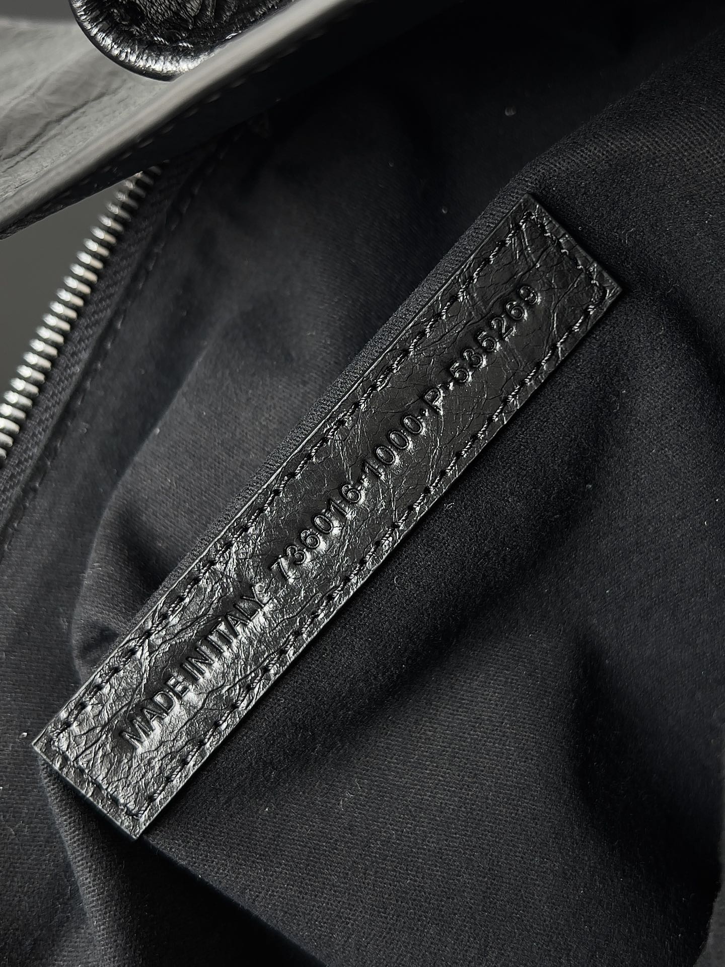 SUPERBUSY LARGE SLING BAG 42 IN BLACK LAMBSKIN