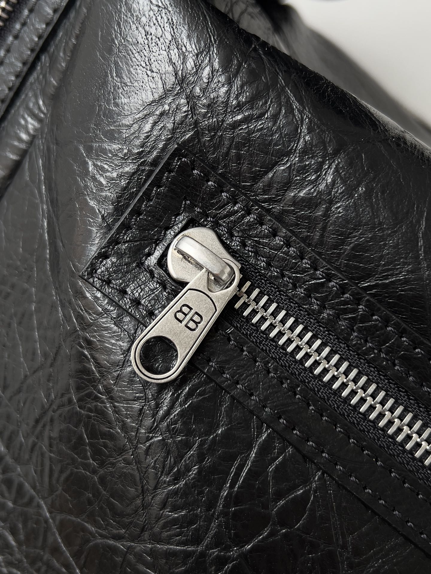 SUPERBUSY LARGE SLING BAG 42 IN BLACK LAMBSKIN