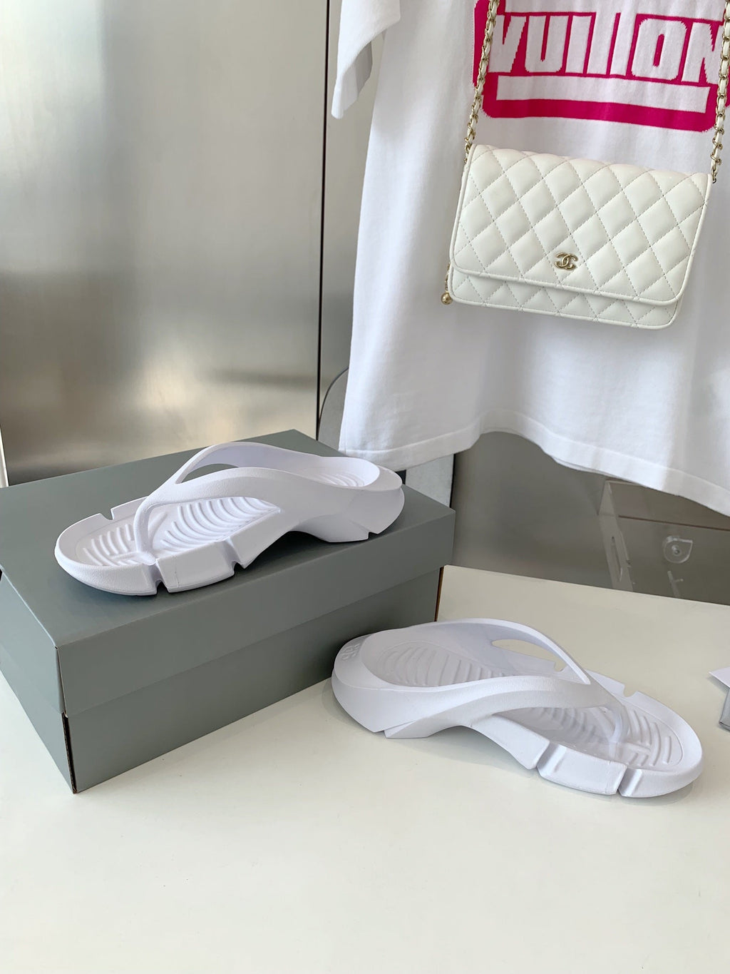 THONG SANDALS IN WHITE RUBBER