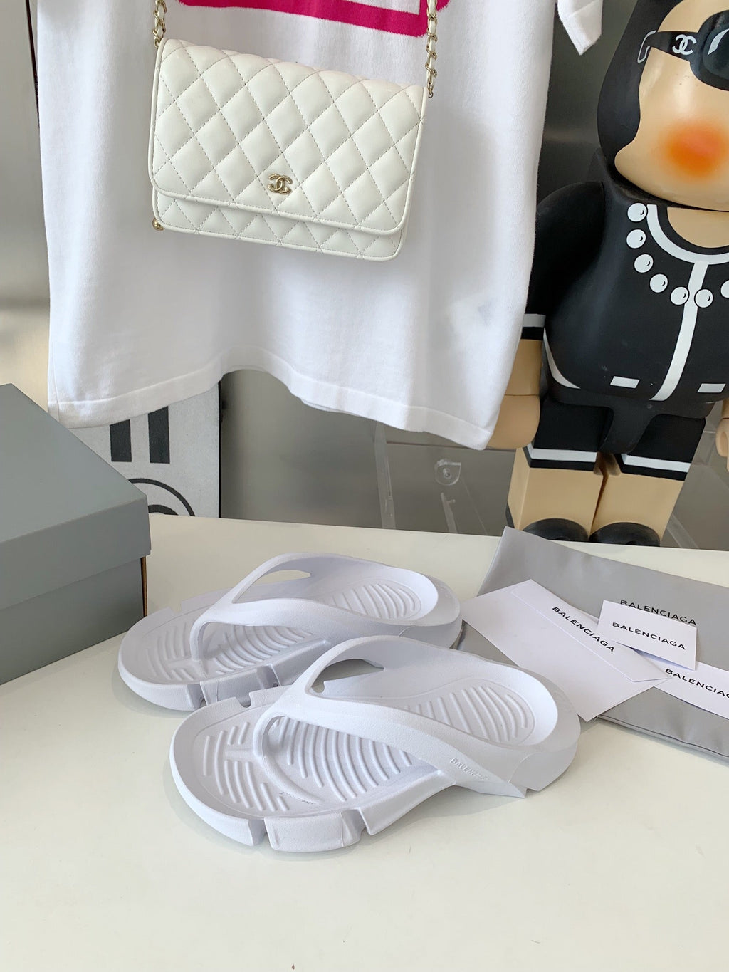 THONG SANDALS IN WHITE RUBBER