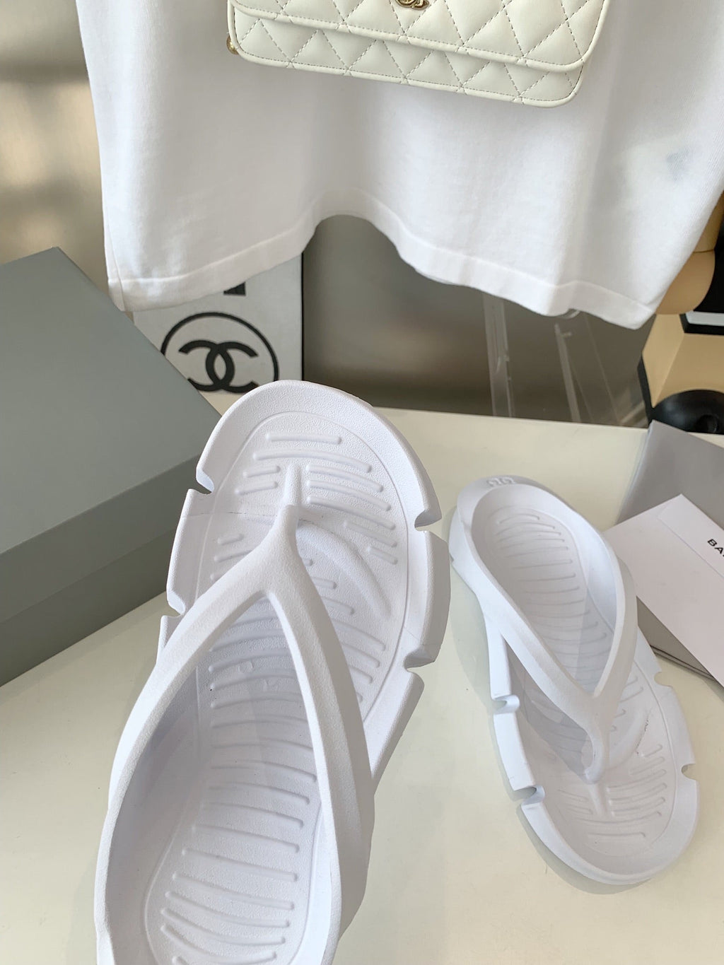 THONG SANDALS IN WHITE RUBBER