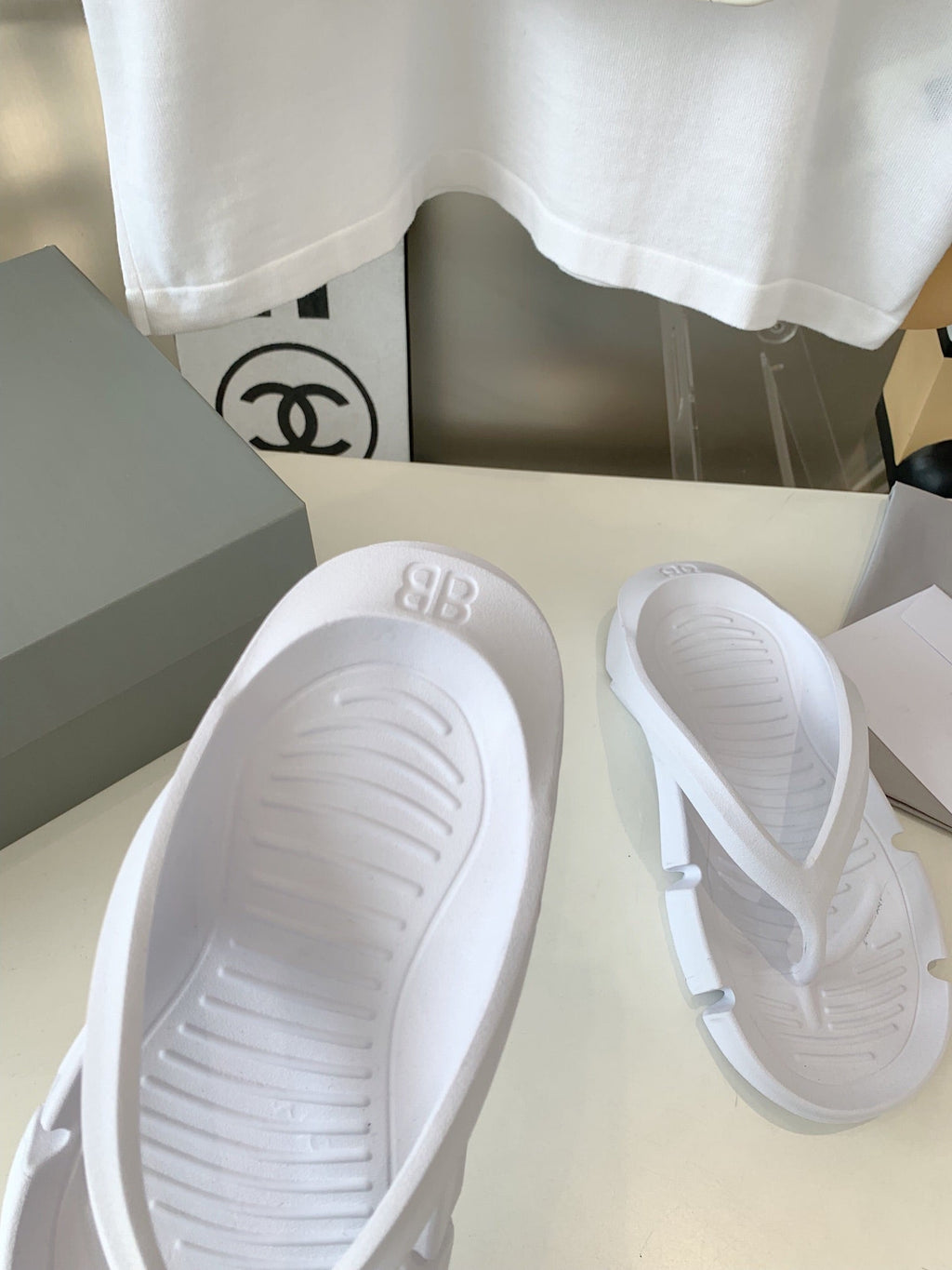 THONG SANDALS IN WHITE RUBBER