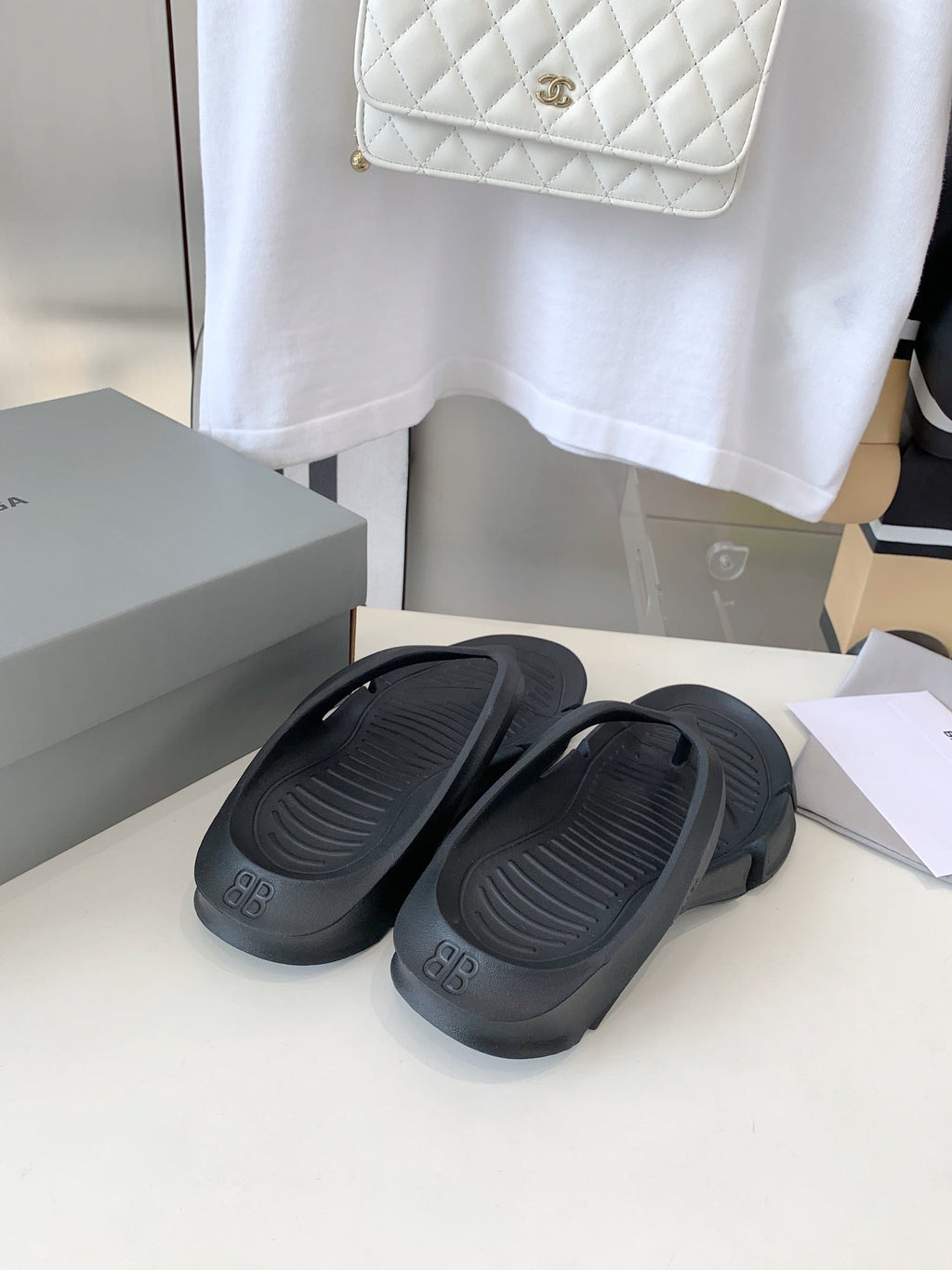 THONG SANDALS IN BLACK RUBBER