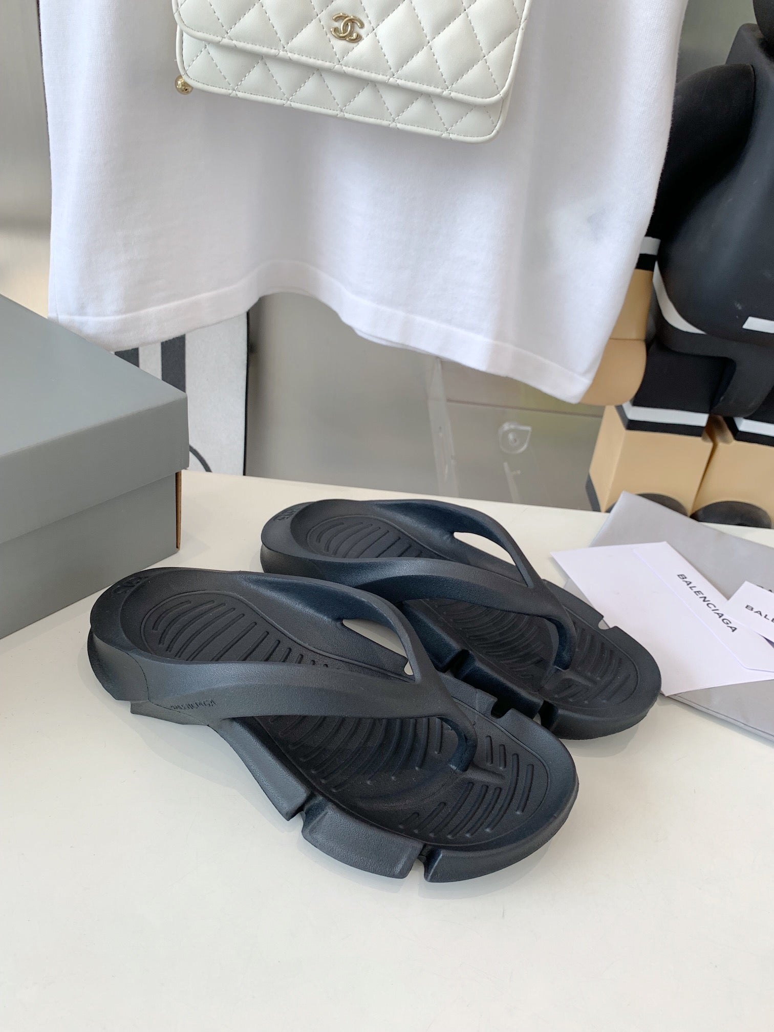 THONG SANDALS IN BLACK RUBBER