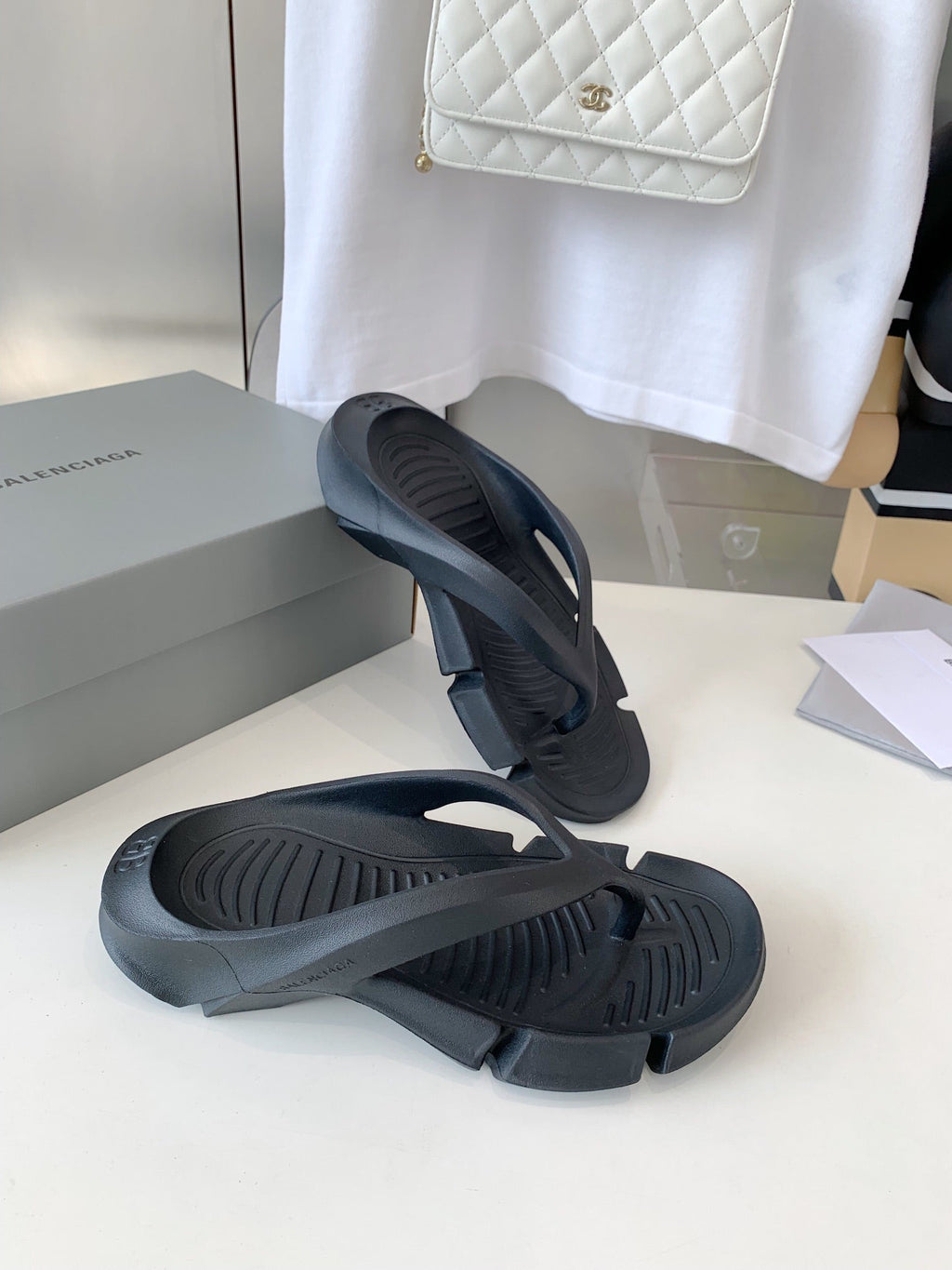 THONG SANDALS IN BLACK RUBBER