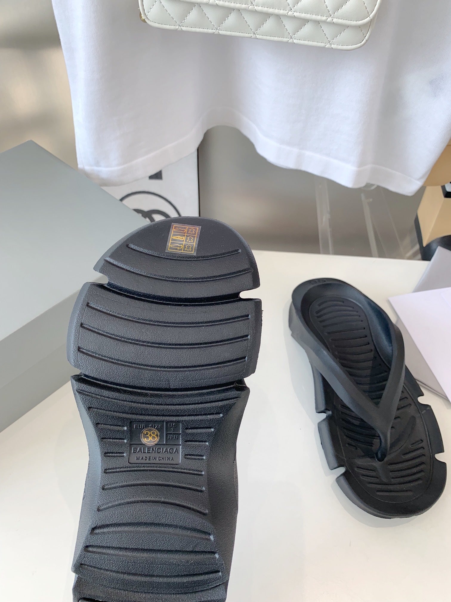 THONG SANDALS IN BLACK RUBBER