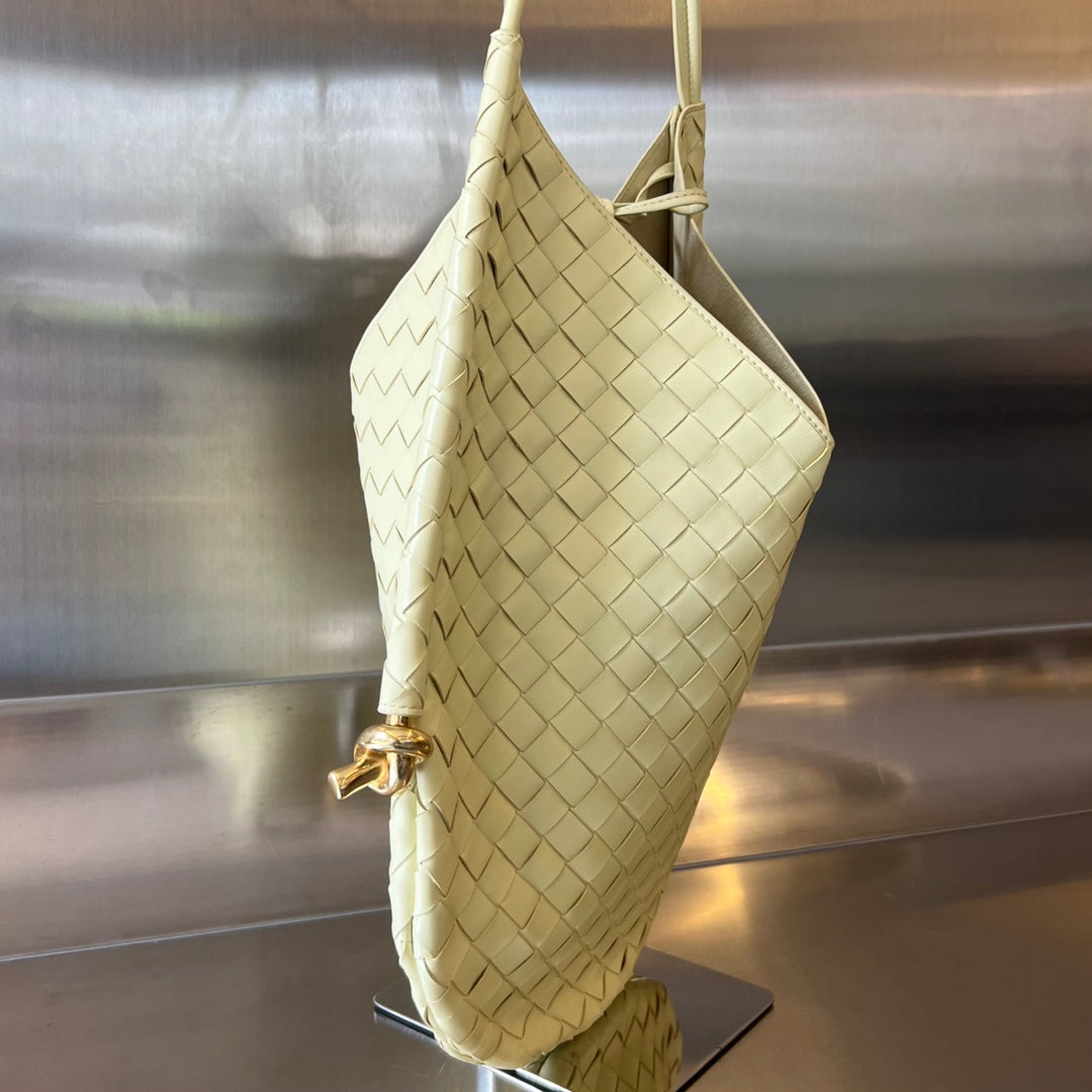 MEDIUM SOLSTICE 44 DARK CREAM LAMBSKIN