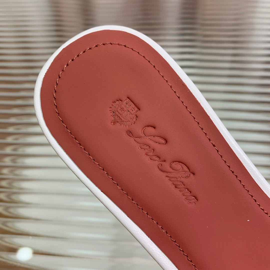 LP SPRIGHTLY CHARMS FLAT SANDAL SKY CALFSKIN