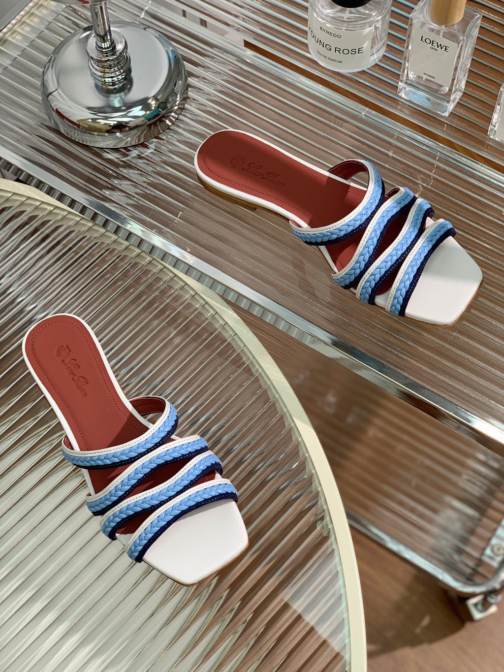 LP SPRIGHTLY CHARMS FLAT SANDAL SKY CALFSKIN