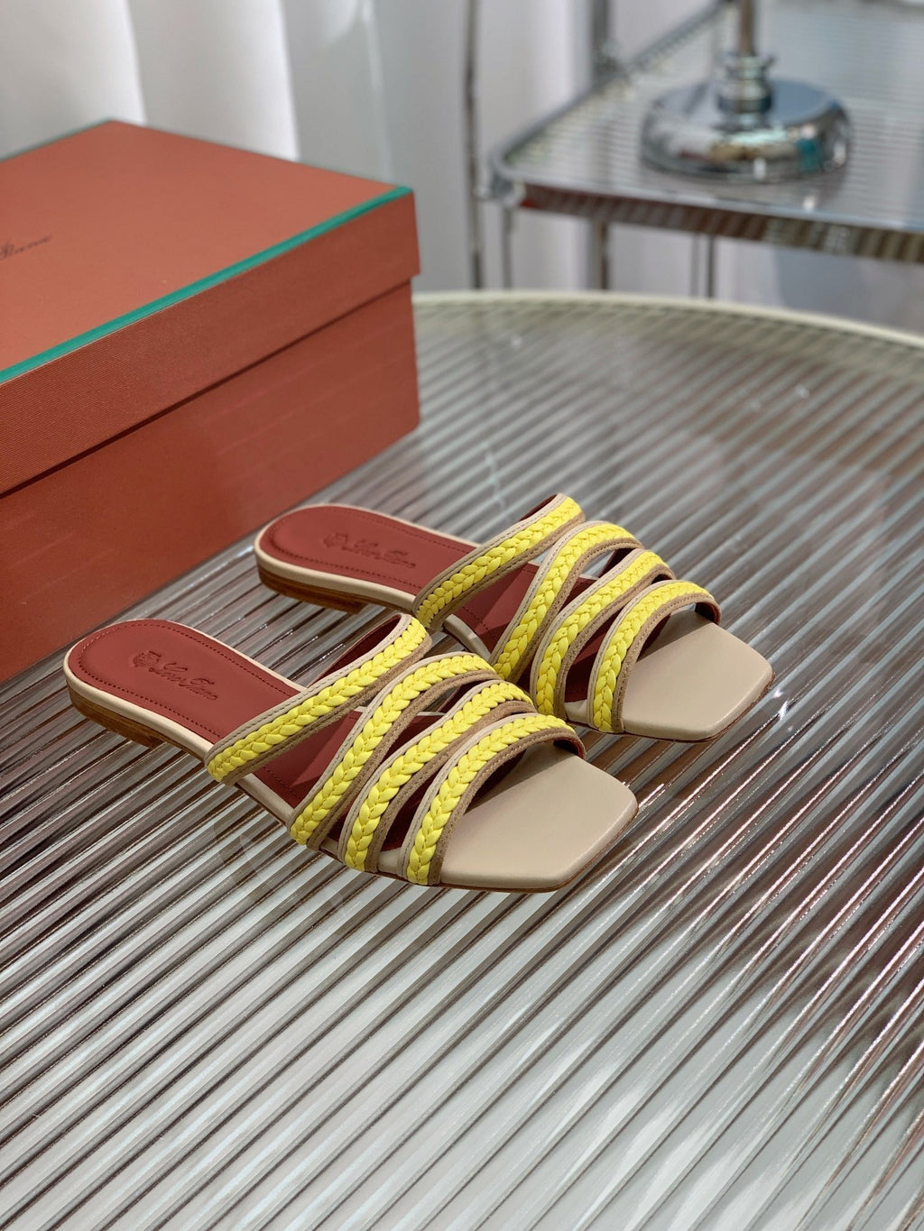 LP SPRIGHTLY CHARMS FLAT SANDAL LEMON CALFSKIN