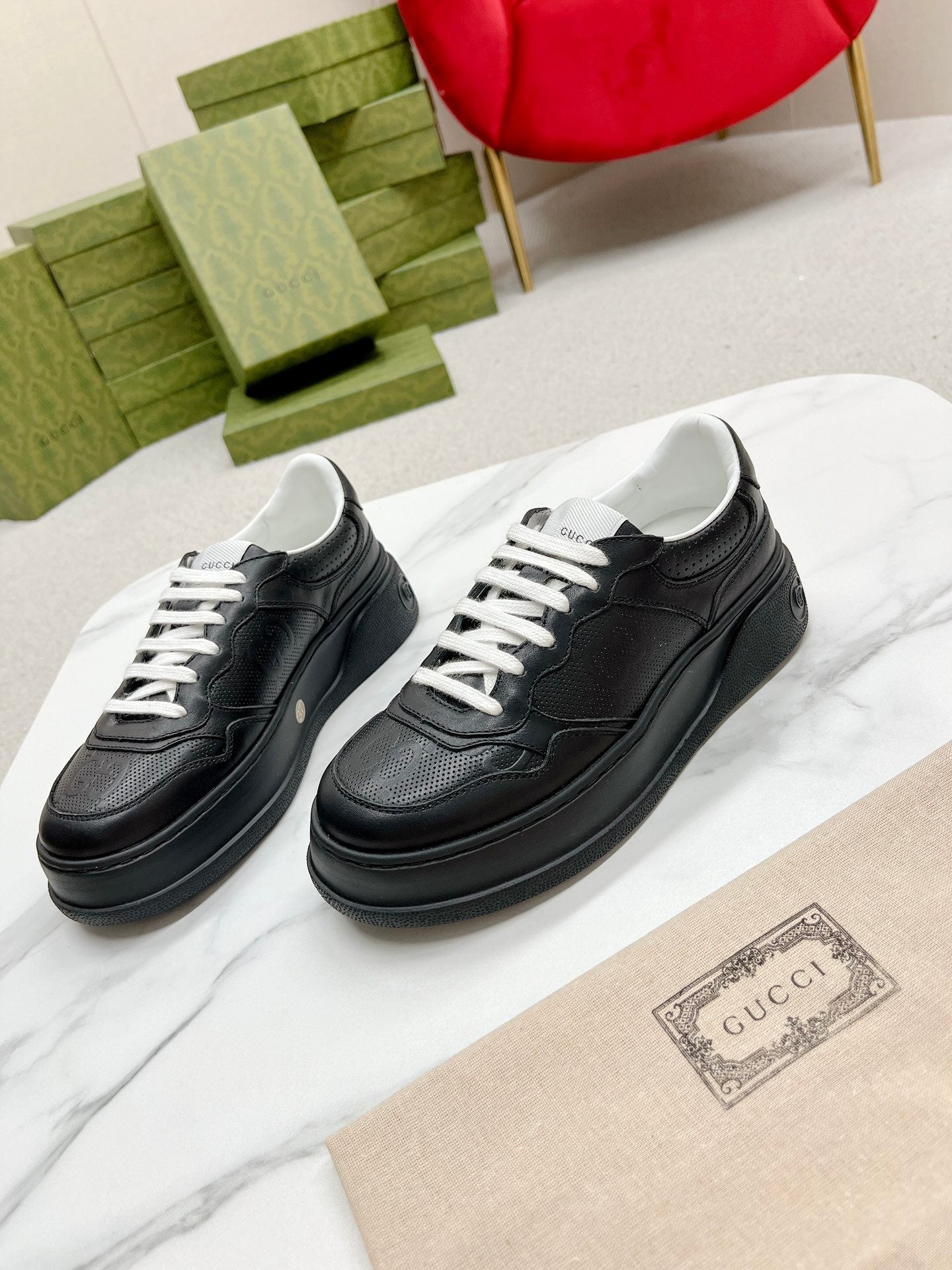 GG EMBOSSED TRAINER BLACK CALFSKIN