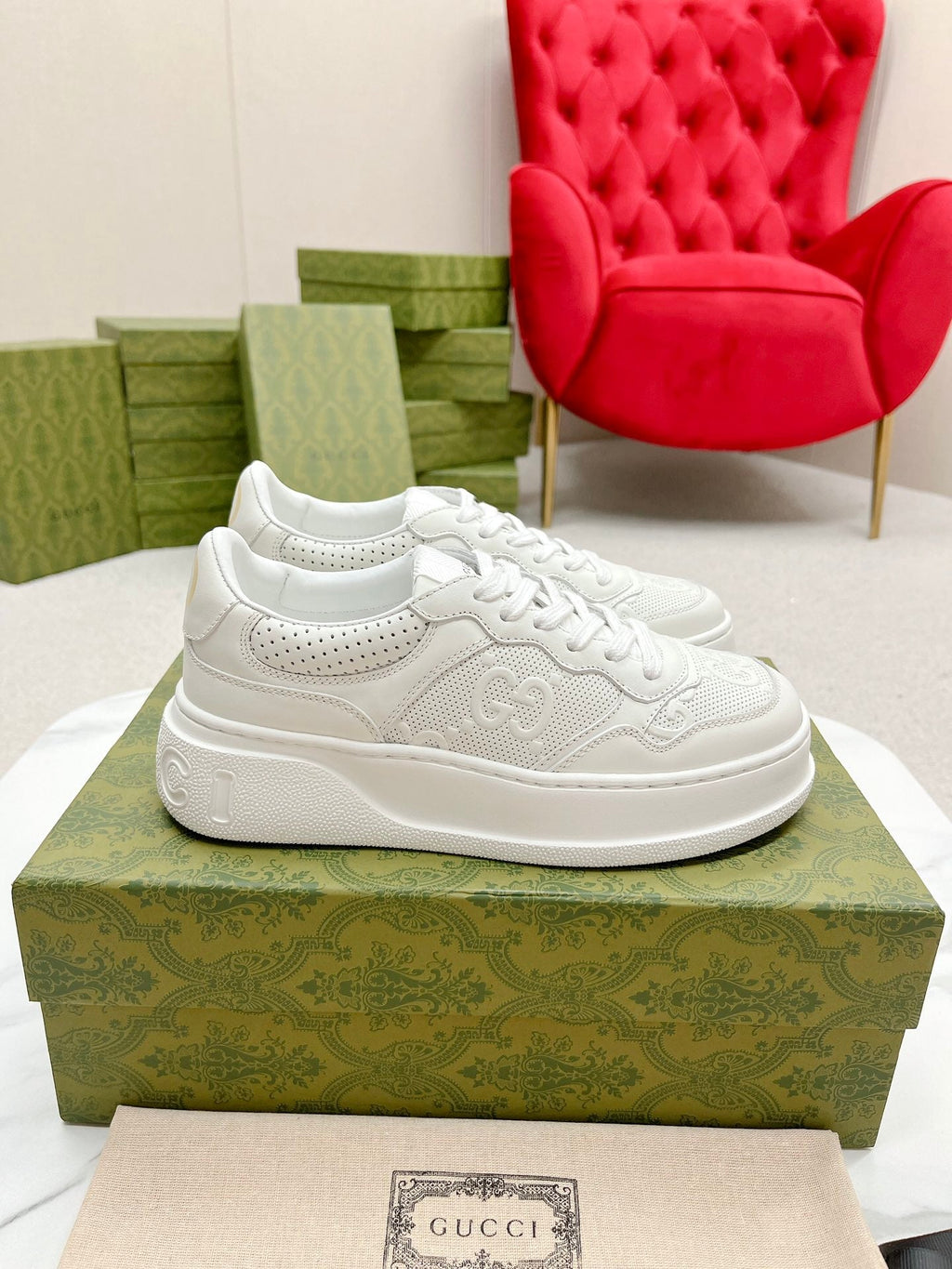 GG EMBOSSED TRAINER WHITE CALFSKIN