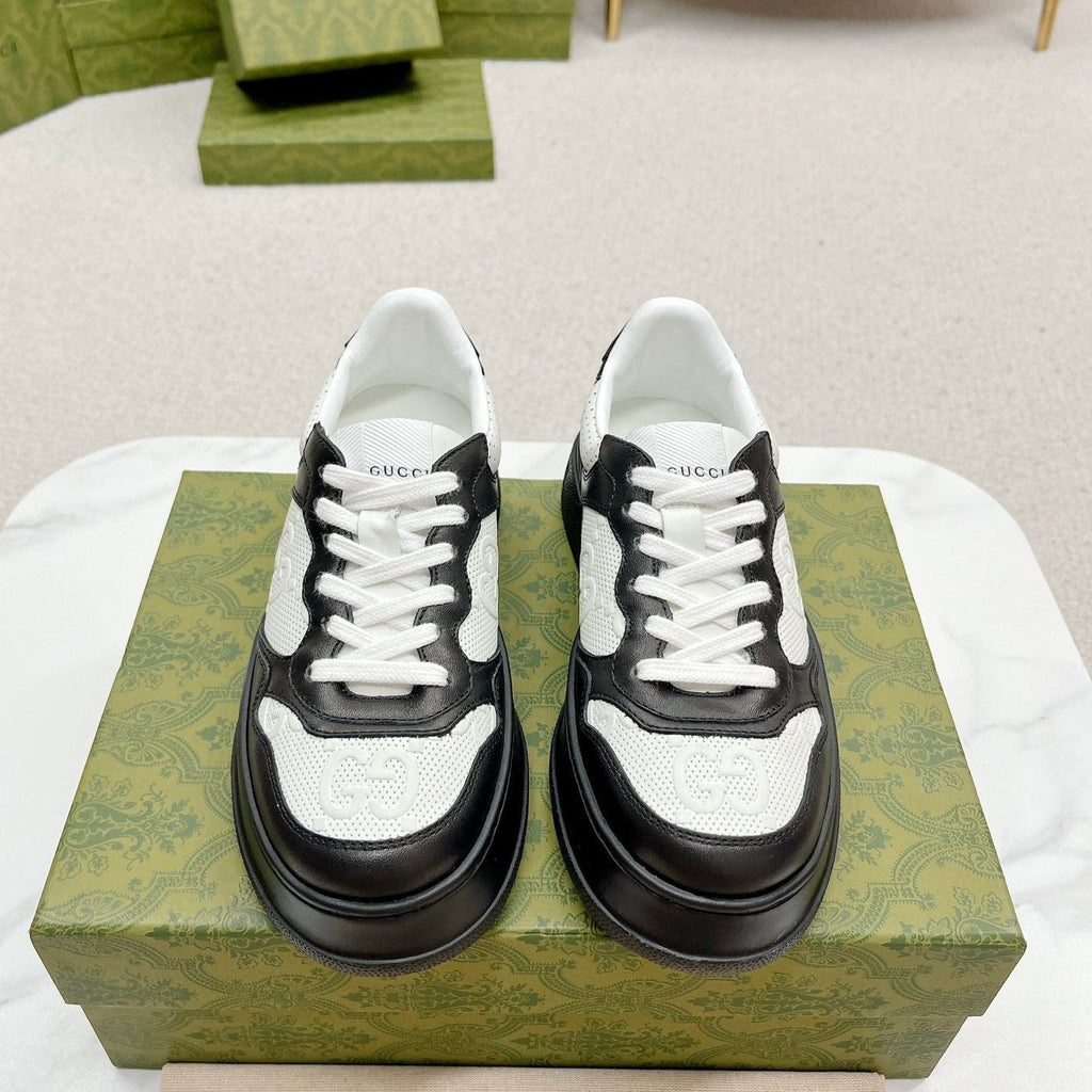 GG EMBOSSED TRAINER BLACK AND WHITE CALFSKIN