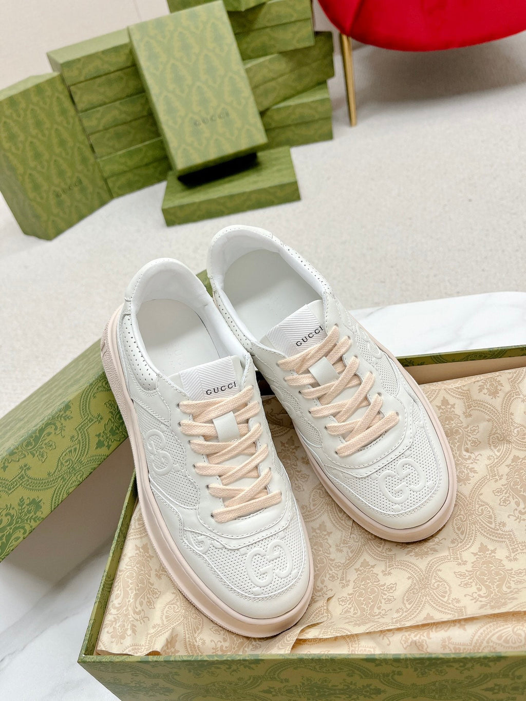 GG EMBOSSED TRAINER WHITE AND PASTEL PINK CALFSKIN