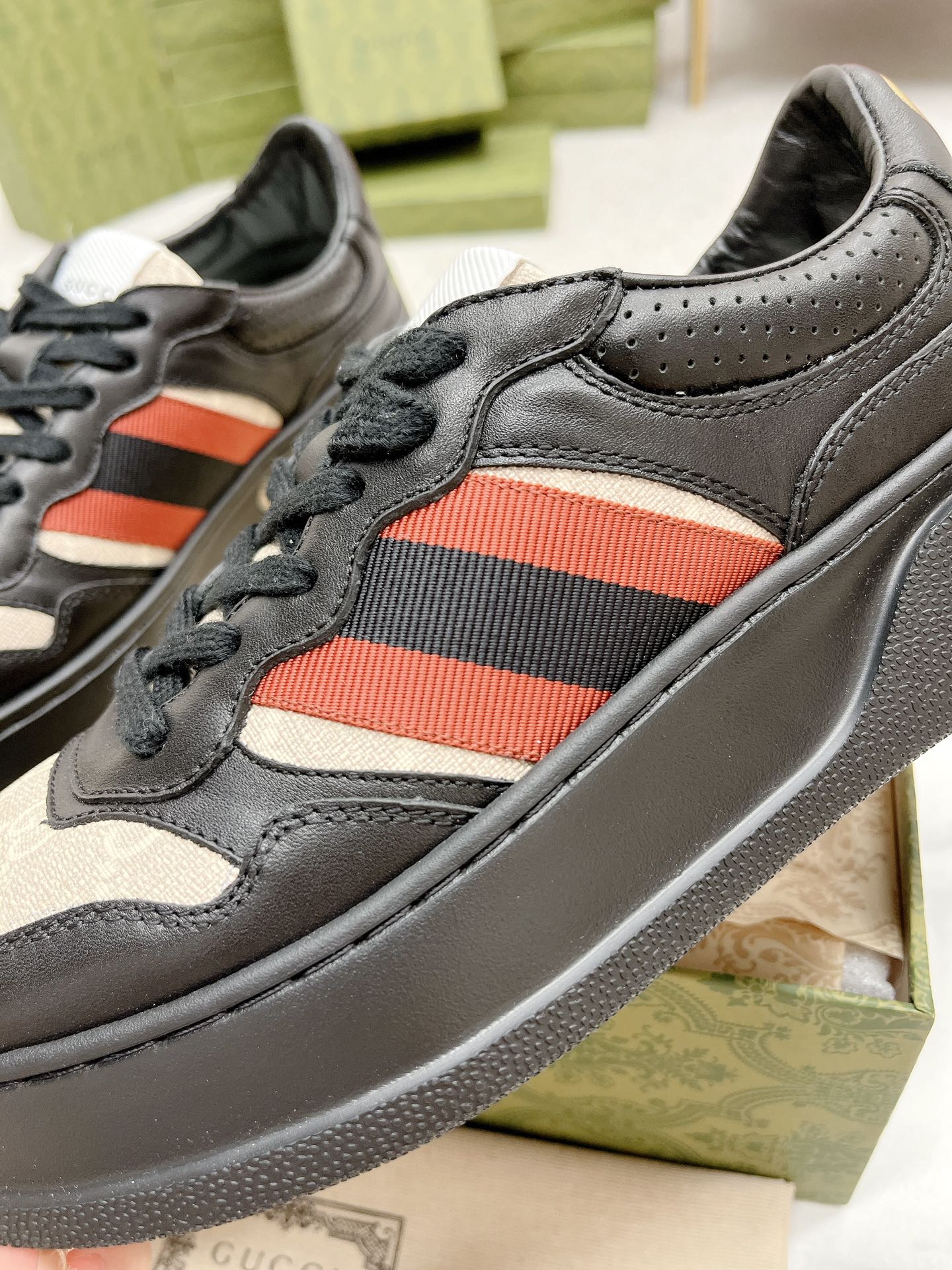 GG TRAINER BLACK AND CREAM CALFSKIN