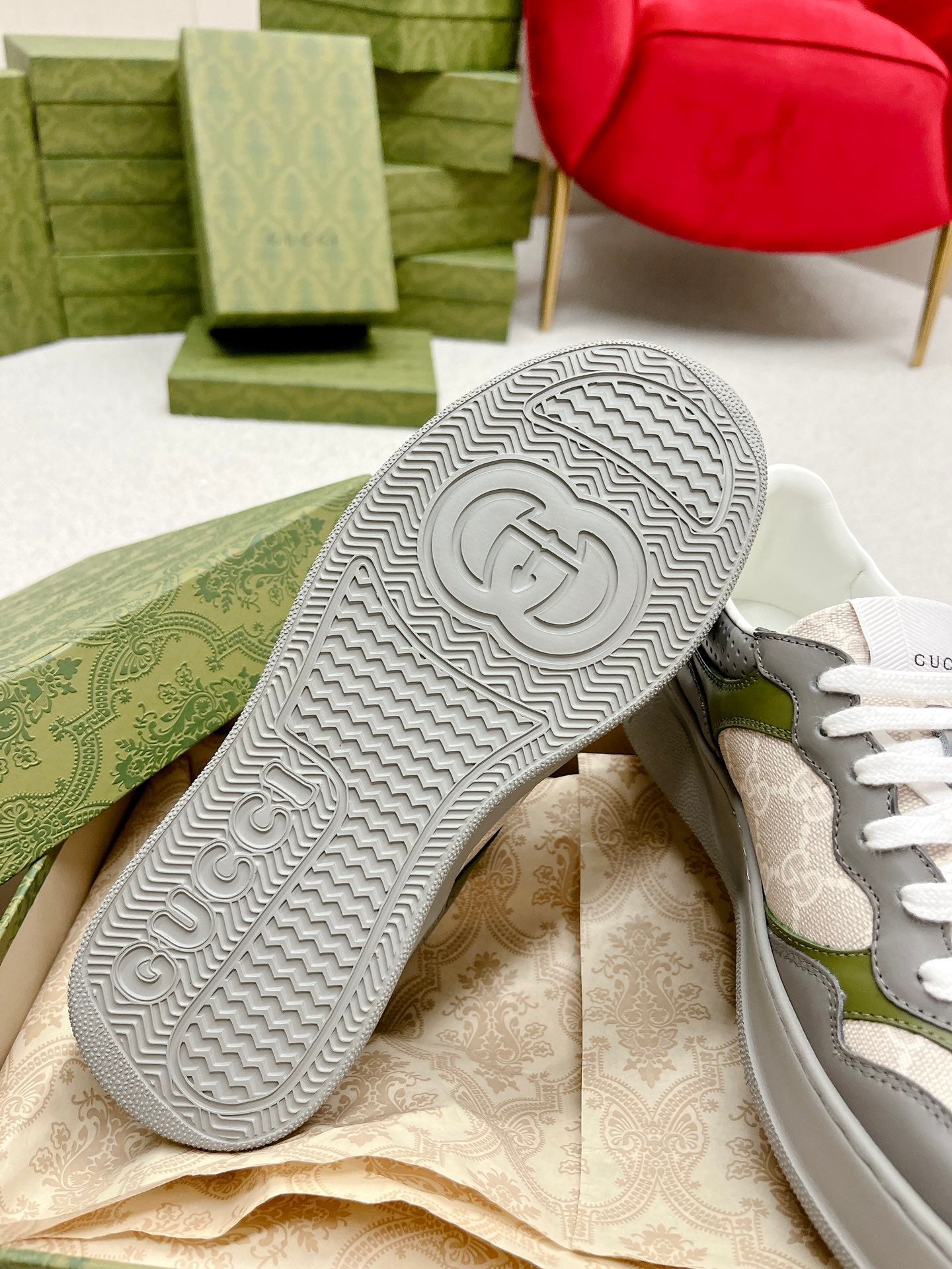 GG TRAINER GRAY AND CREAMY WHITE CALFSKIN