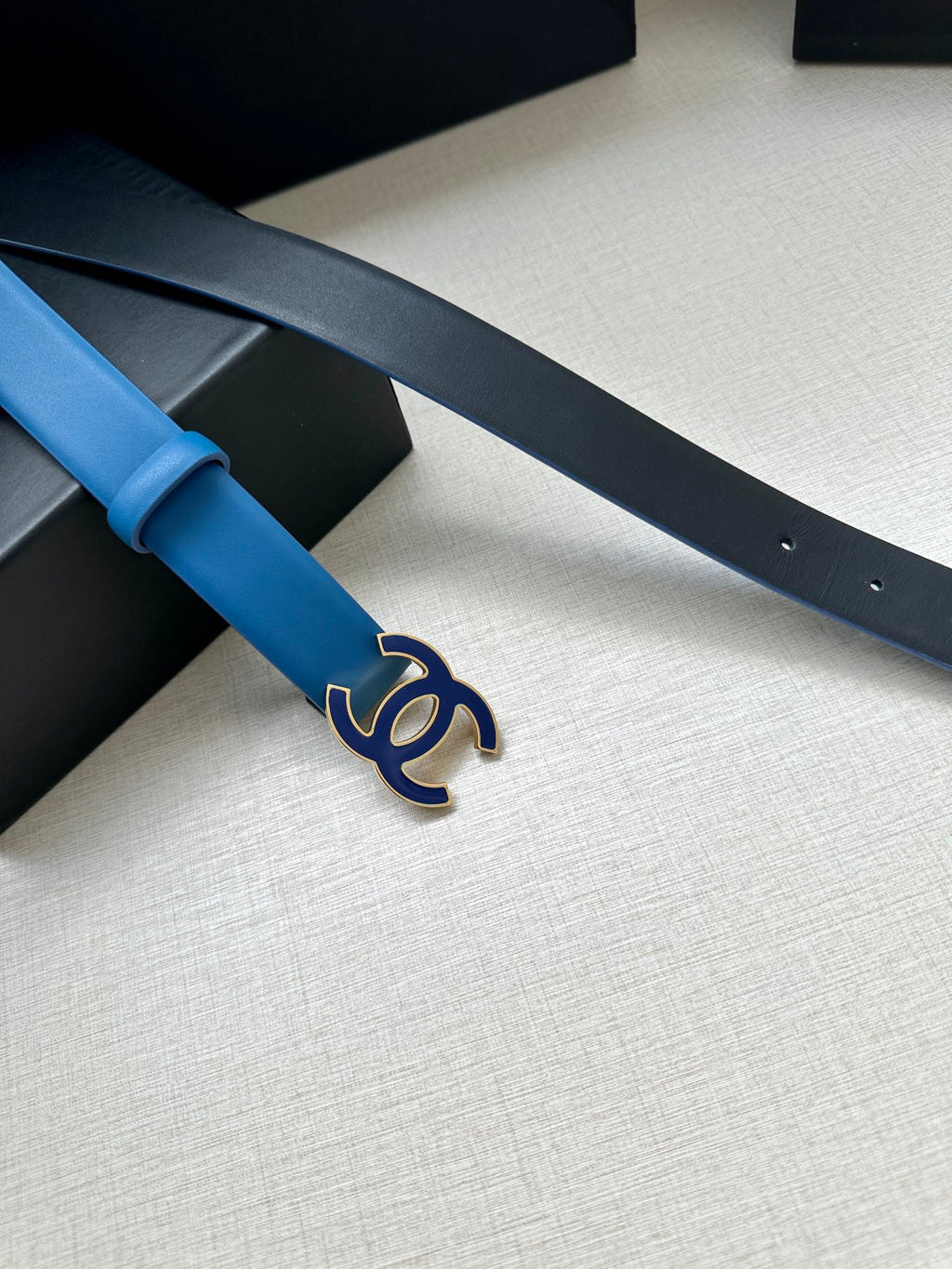 CC 30MM BELT IN COBALT BLUE SMOOTH CALFSKIN METAL HARDWARE