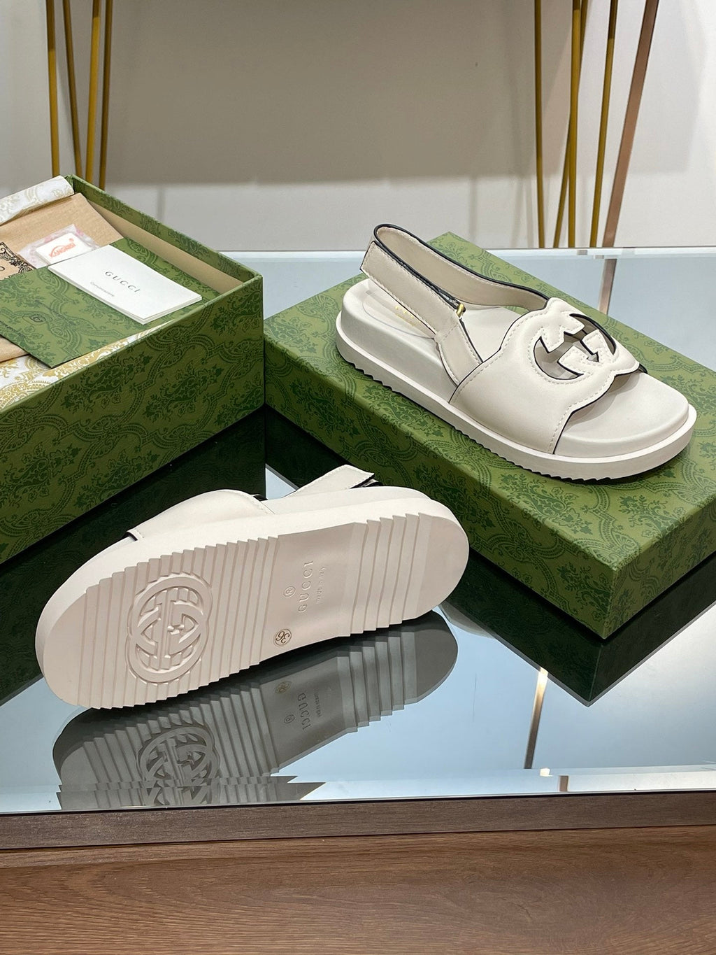 GG INTERLOCKING G CUT OUT SANDAL WHITE LAMBSKIN