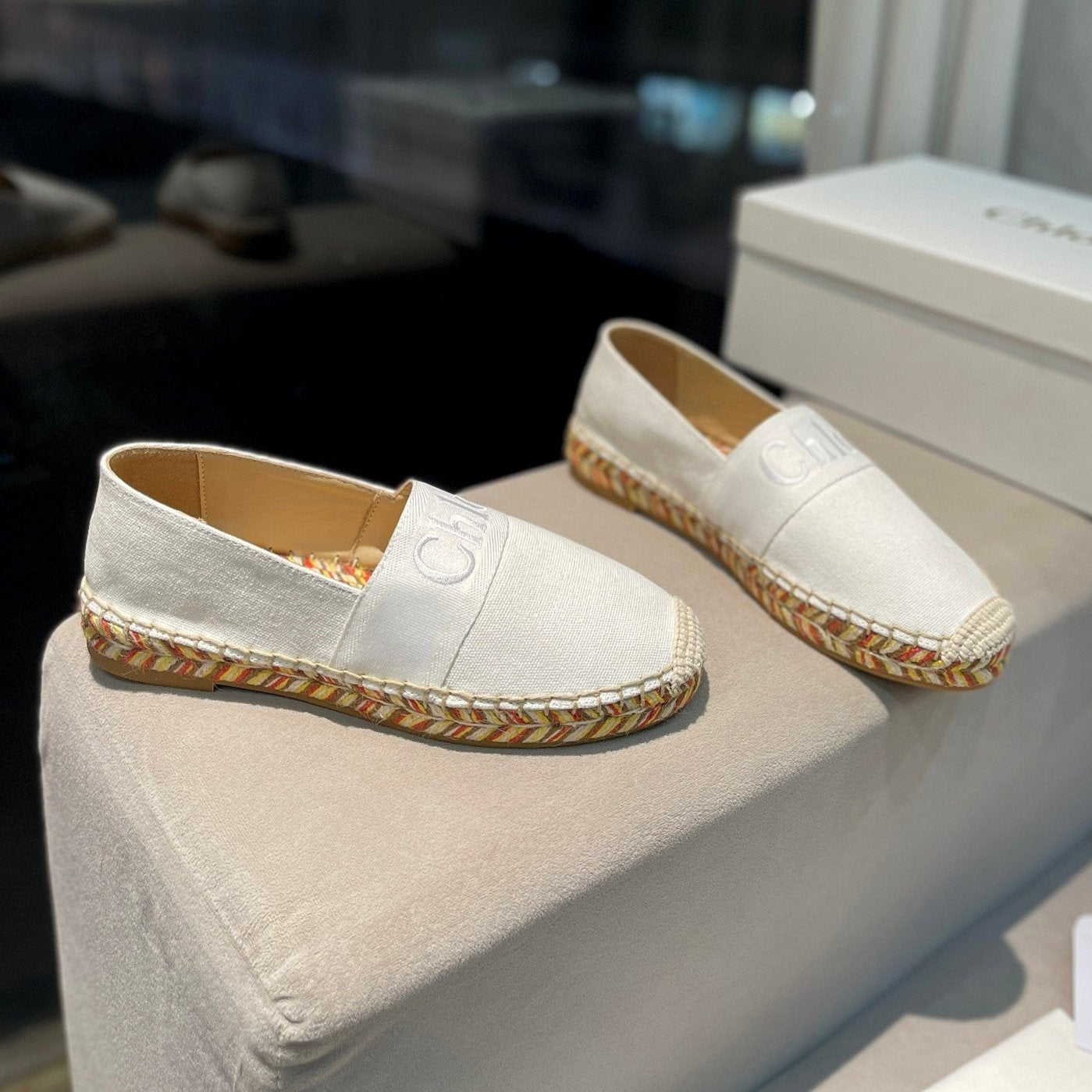 CHLOÉ LOAFERS IN WHITE FABRIC AND RAFFIA