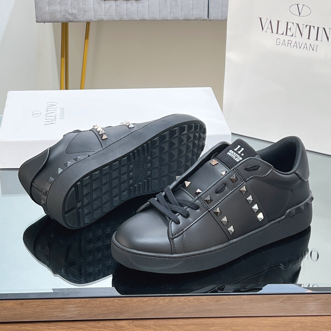 VALENTINO 25S GARAVANI ROCKSTUD UNTITLED STUDDED SNEAKERS IN BLACK LAMBSKIN
