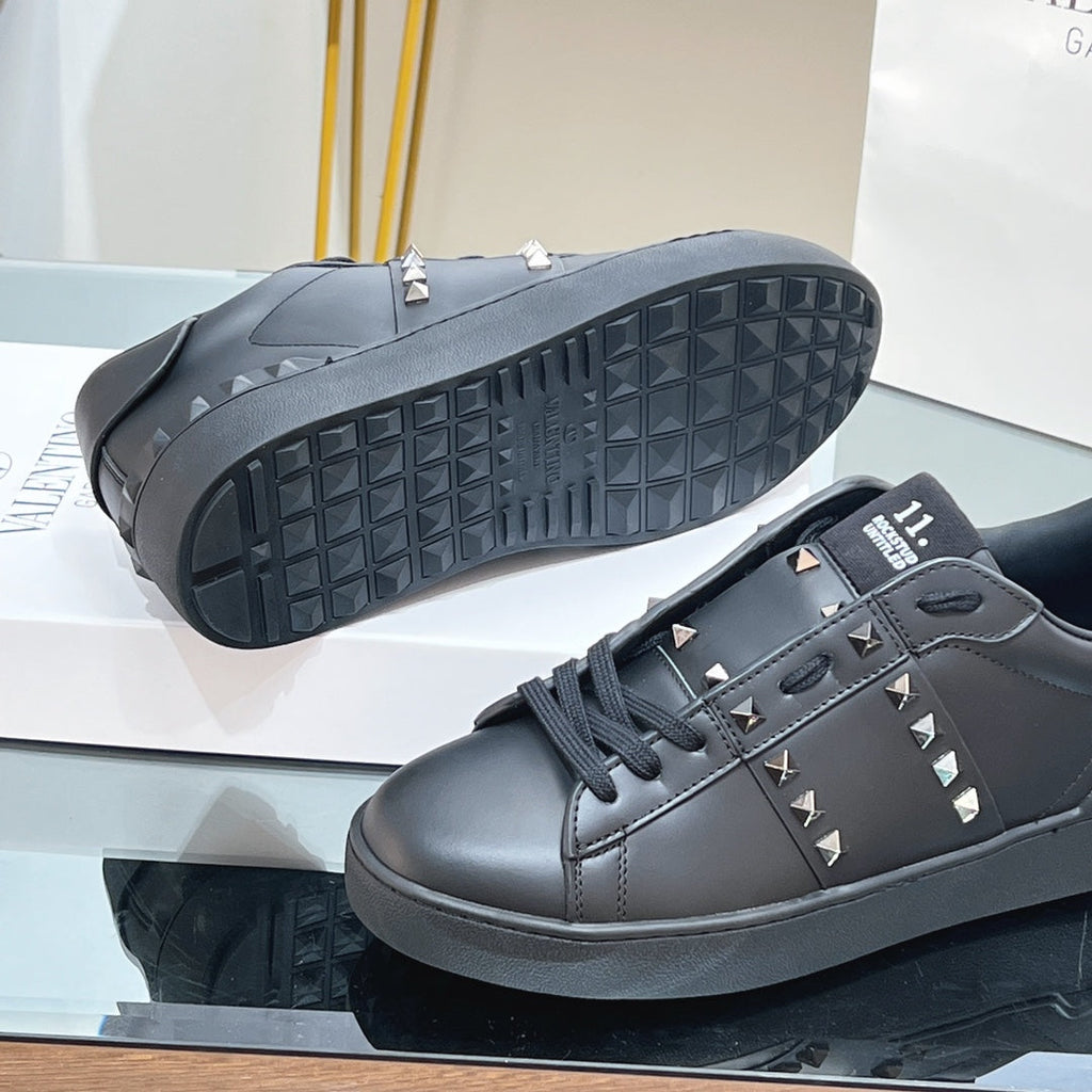 VALENTINO 25S GARAVANI ROCKSTUD UNTITLED STUDDED SNEAKERS IN BLACK LAMBSKIN